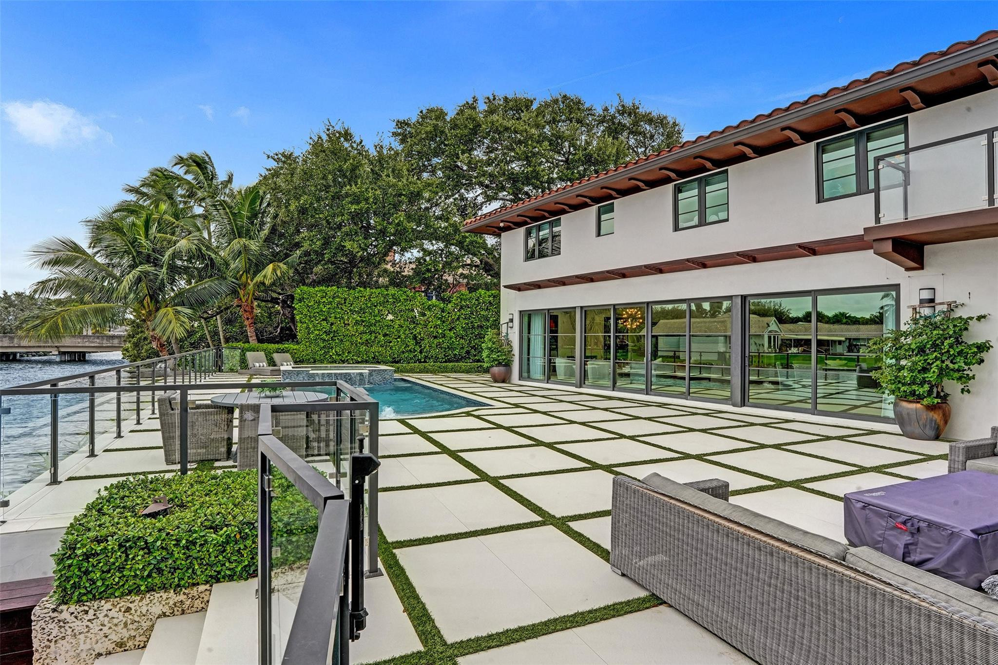 3 Cayuga Rd