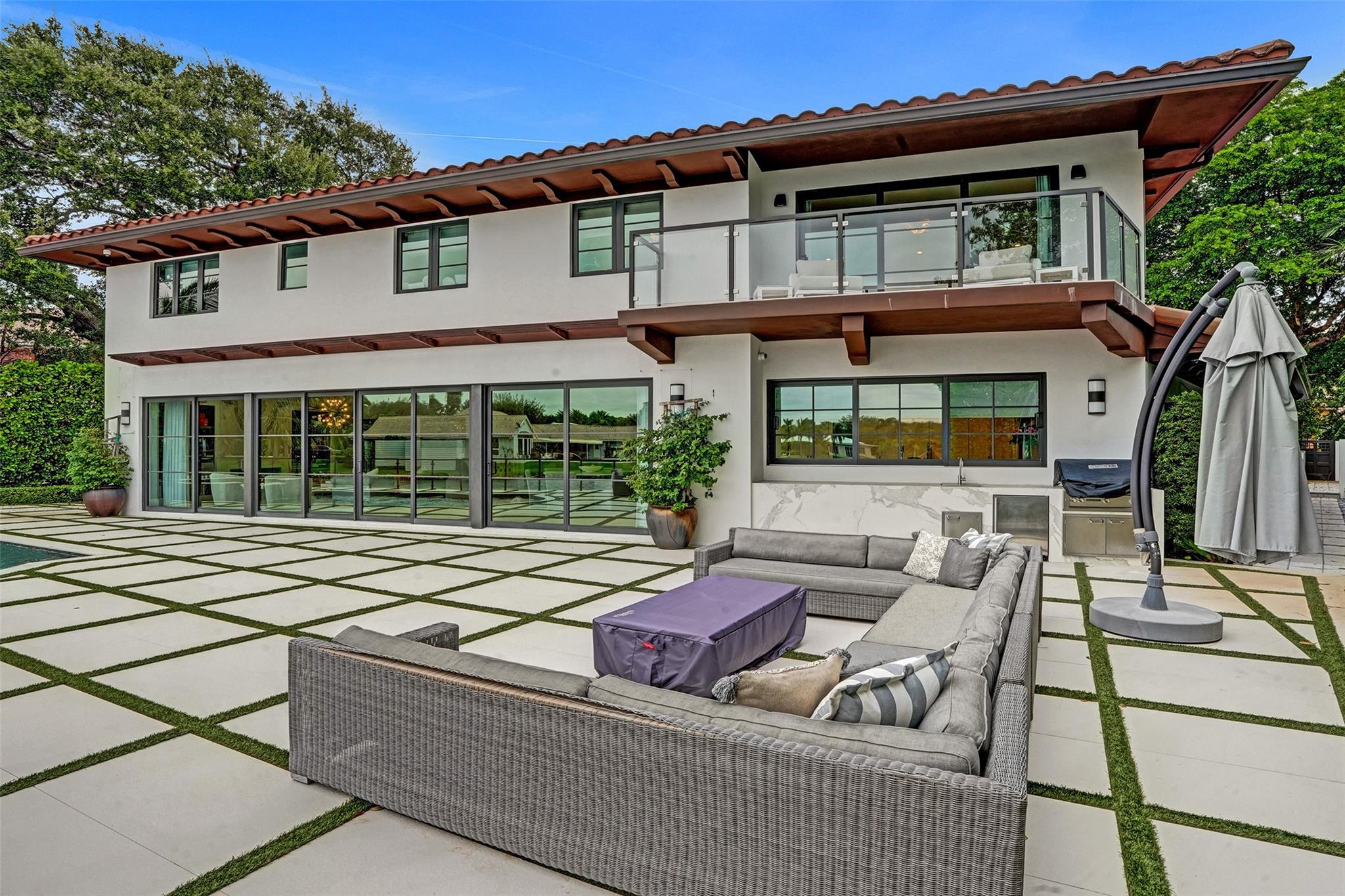 3 Cayuga Rd