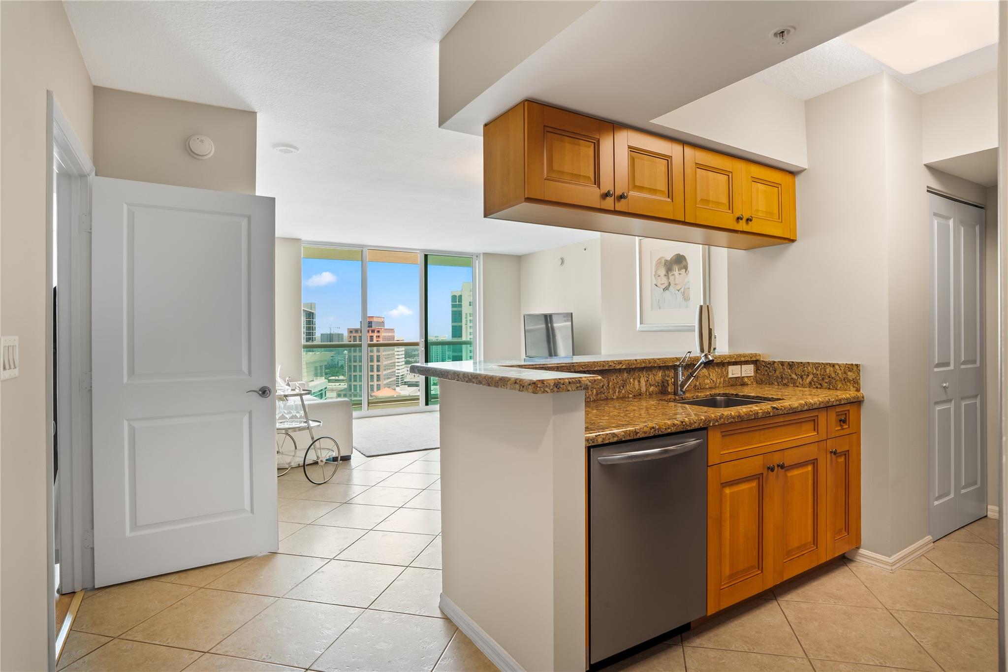 347 N New River Dr 2808