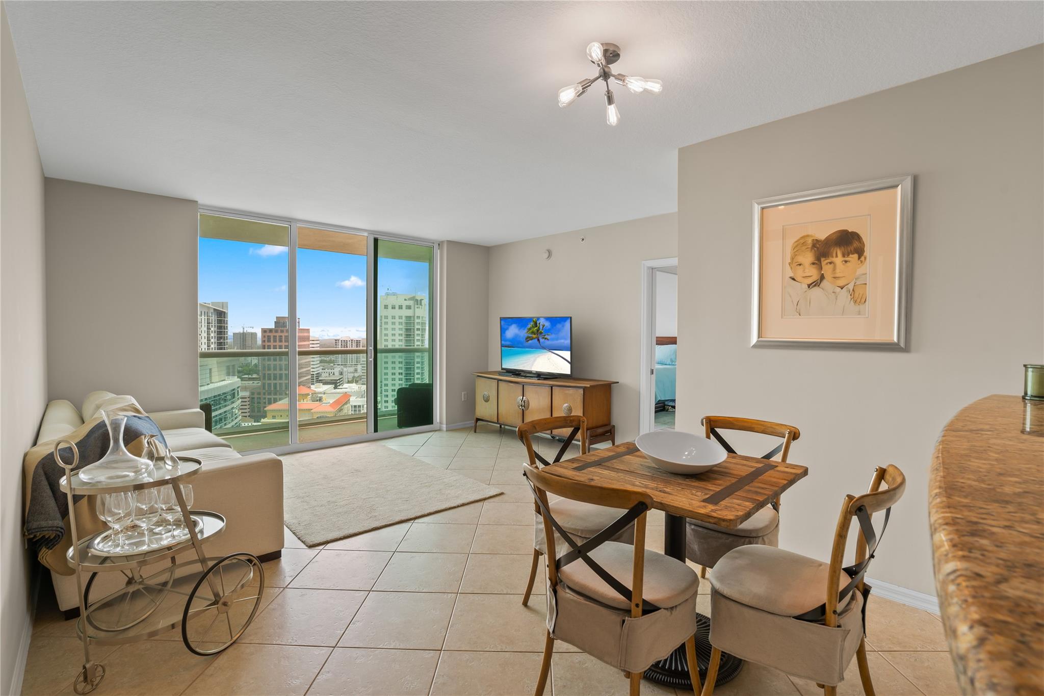 347 N New River Dr 2808