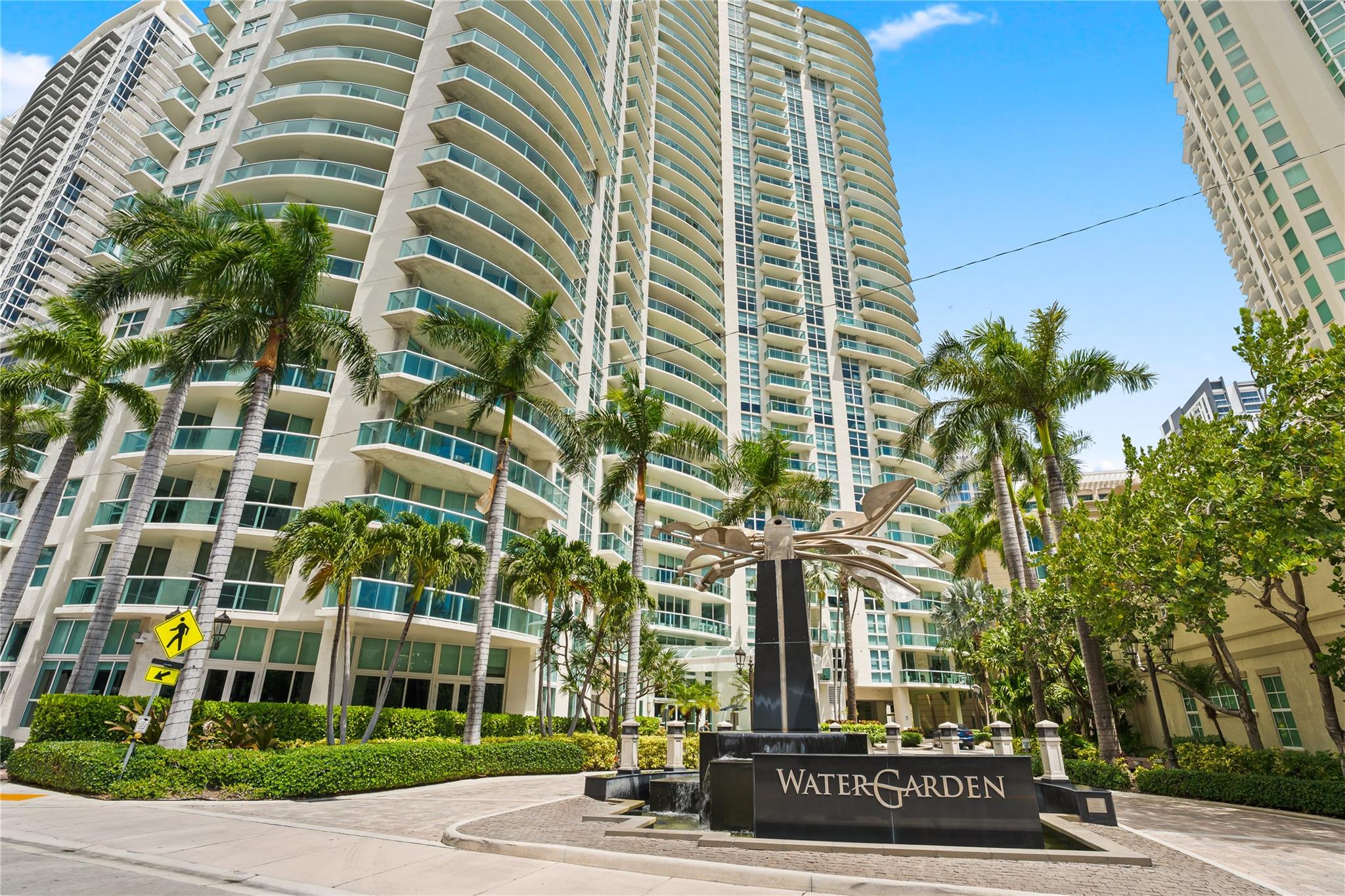 347 N New River Dr 2808