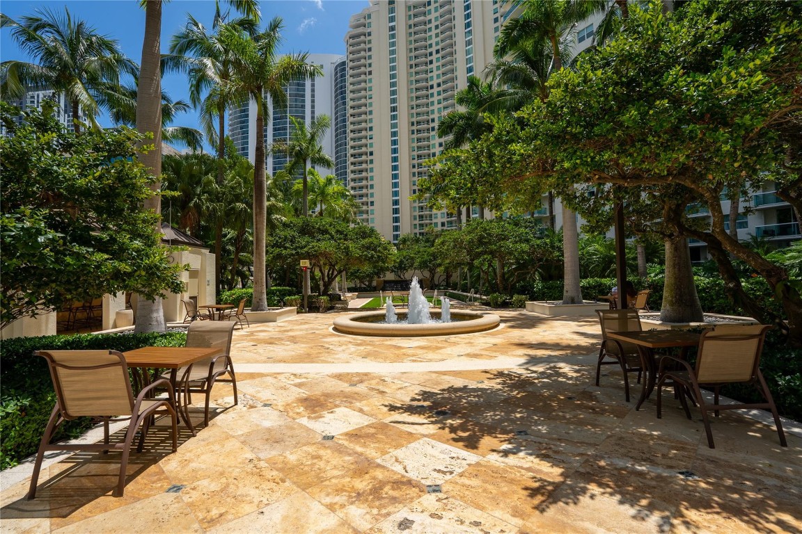 347 N New River Dr 2808