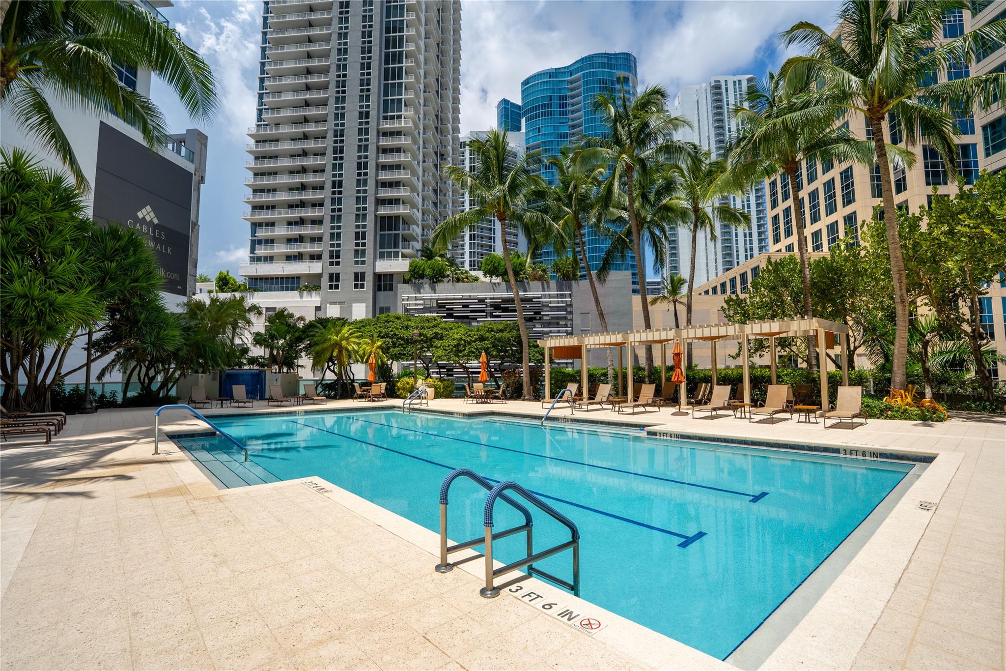 347 N New River Dr 2808