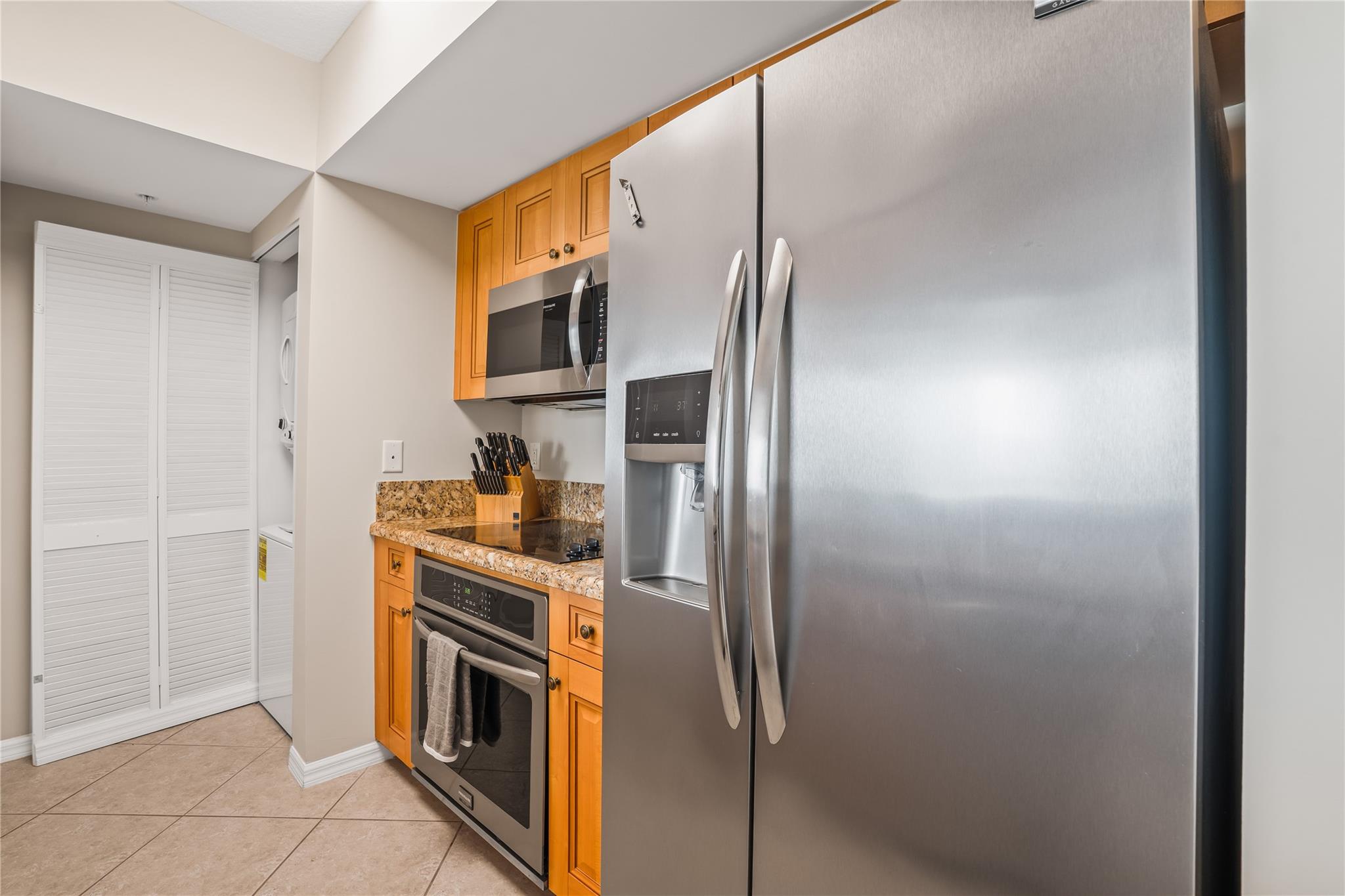 347 N New River Dr 2808