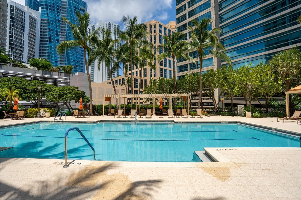 347 N New River Dr 2808