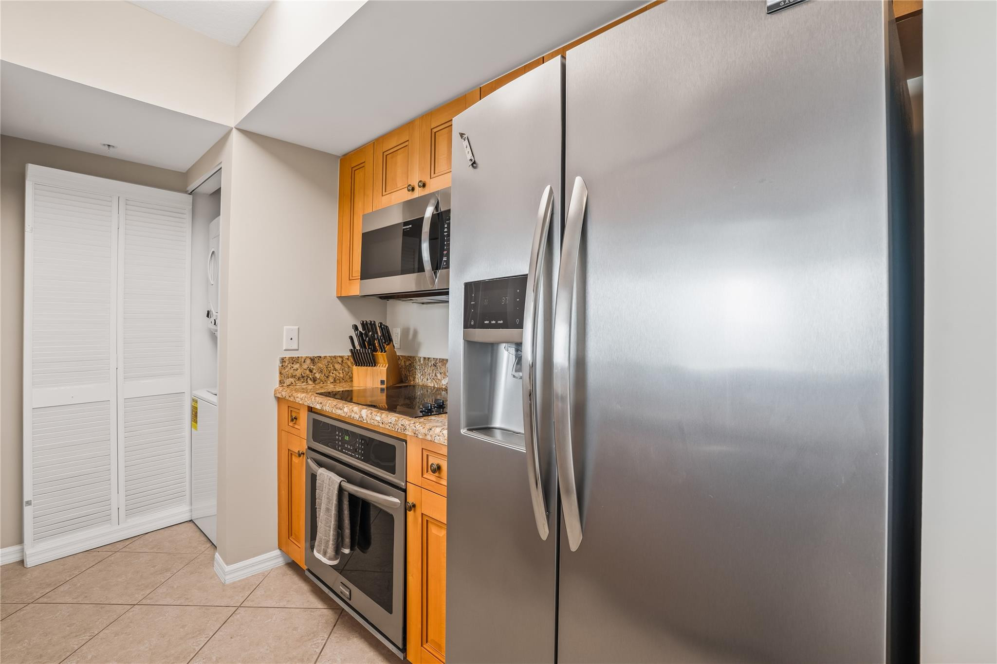 347 N New River Dr 2808