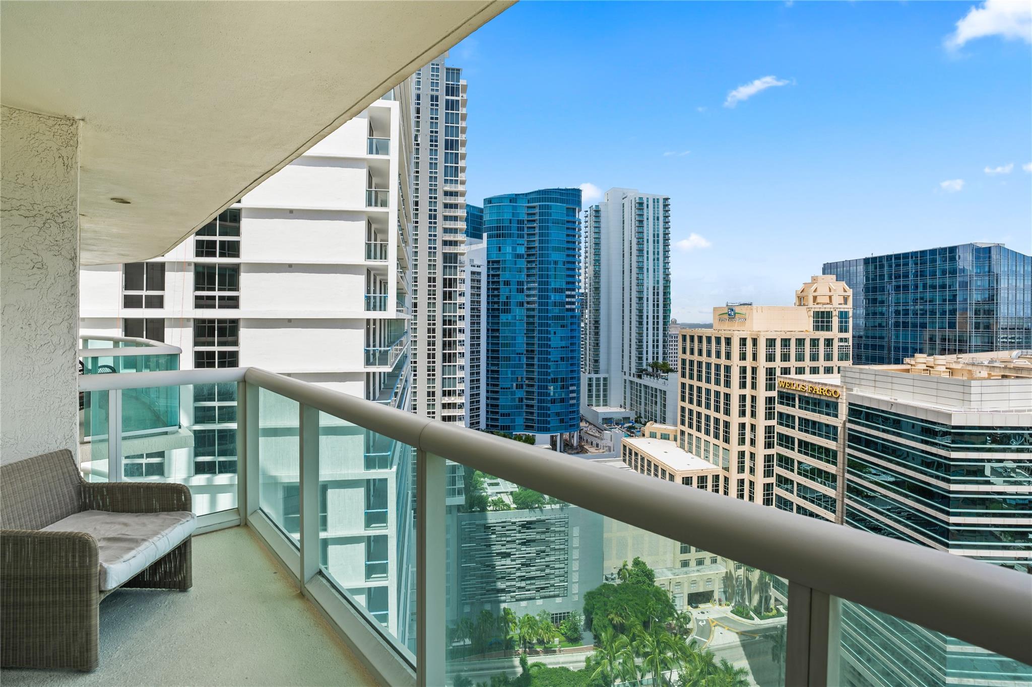 347 N New River Dr 2808