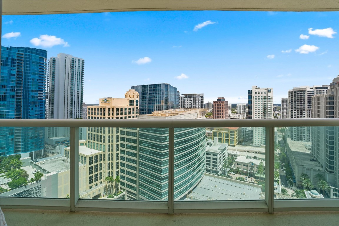 347 N New River Dr 2808