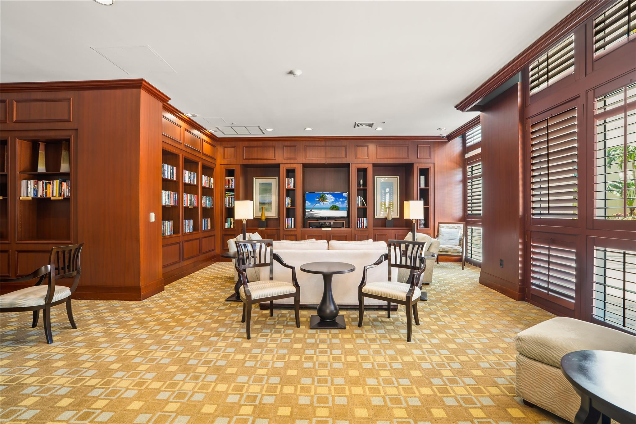 347 N New River Dr 2808