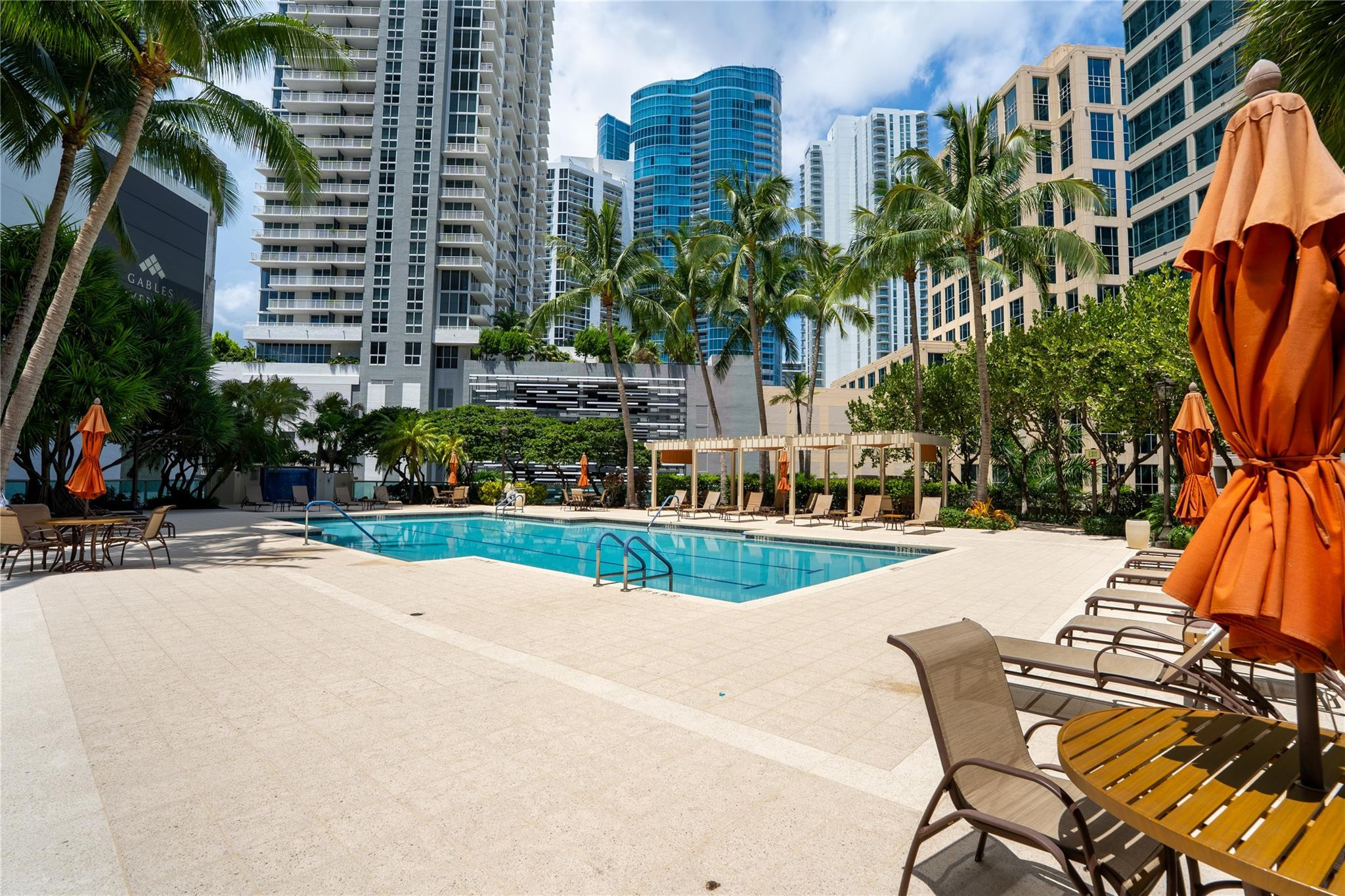 347 N New River Dr 2808