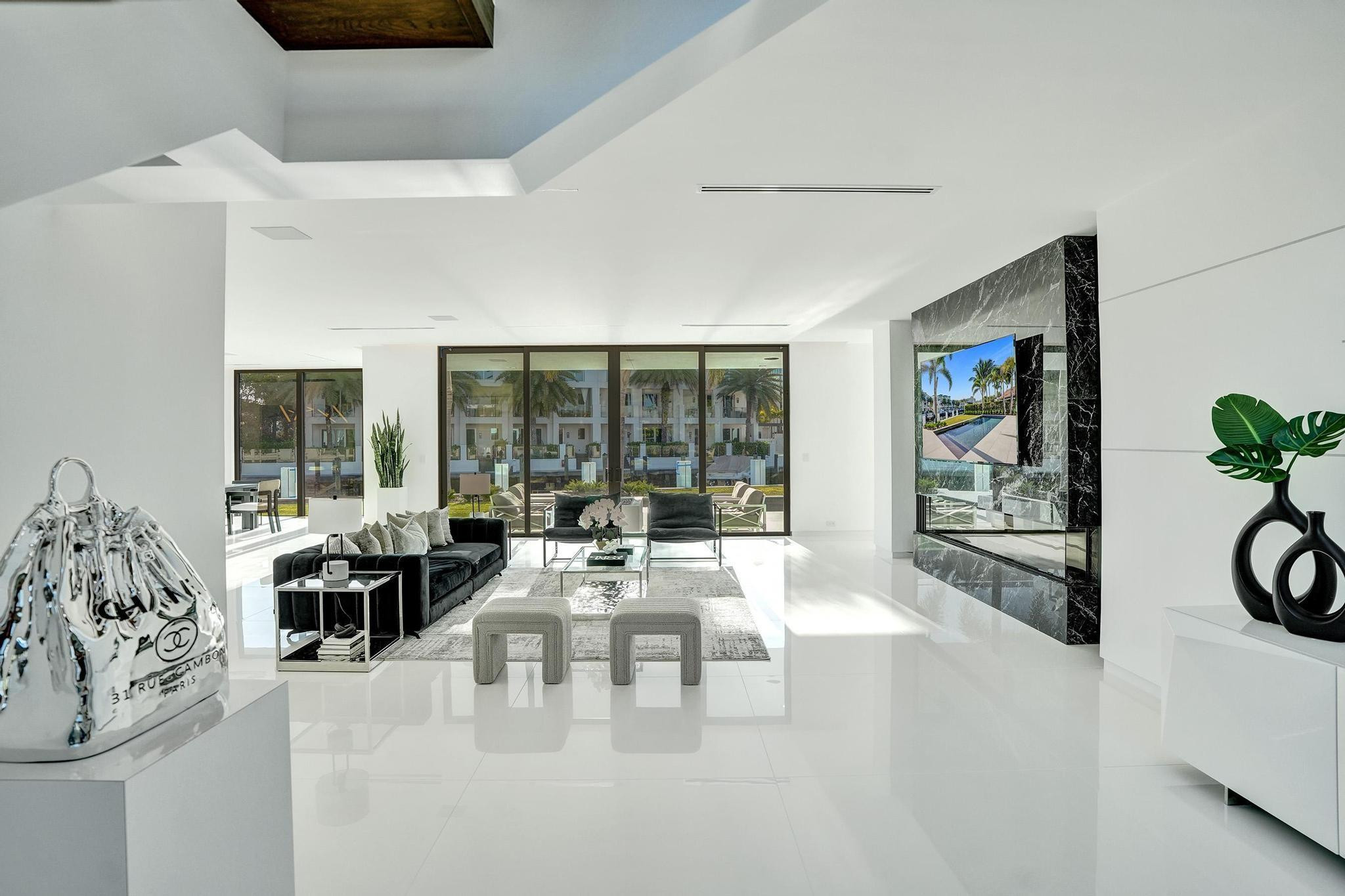 4232 E Tradewinds Ave