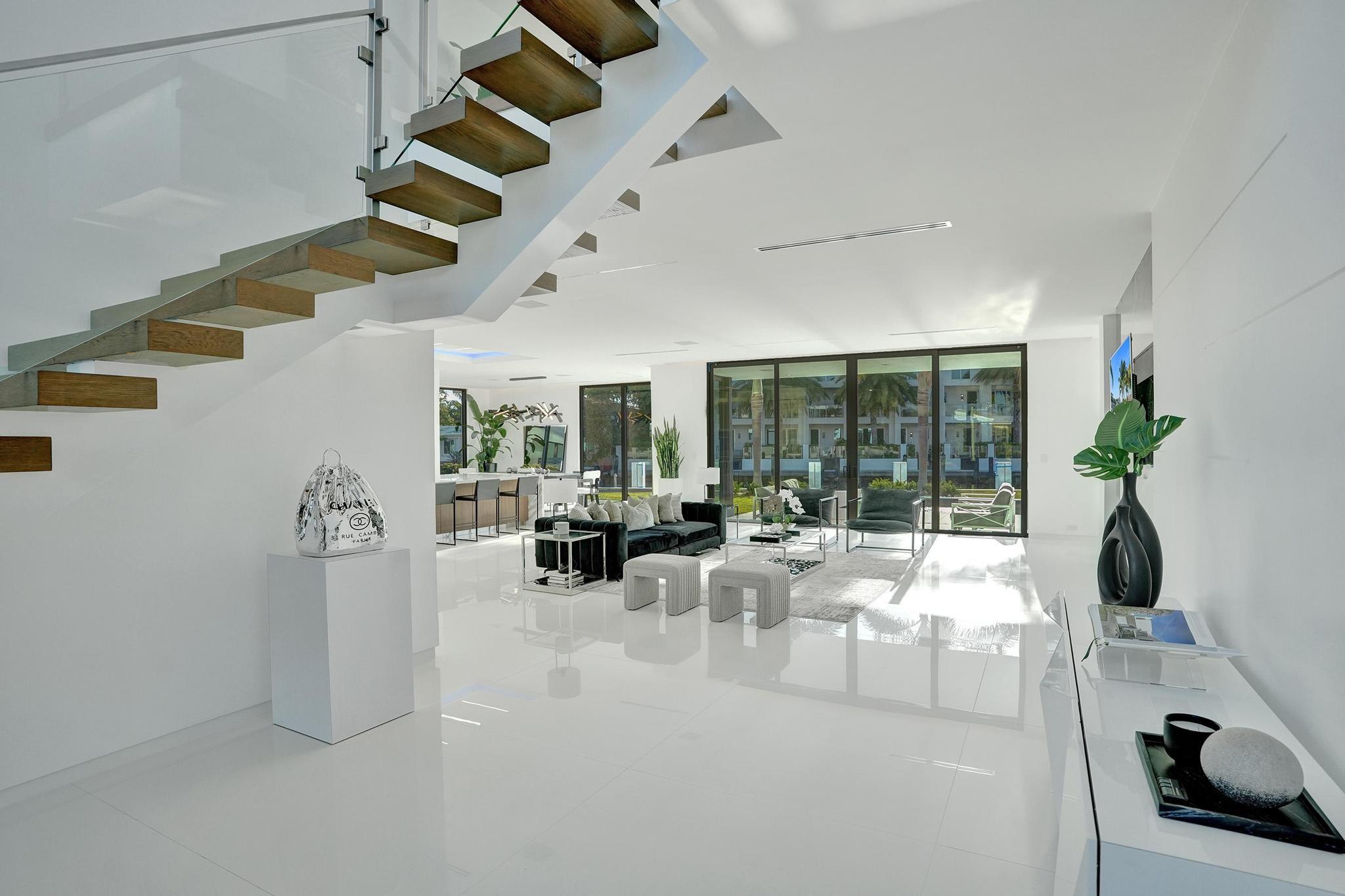 4232 E Tradewinds Ave