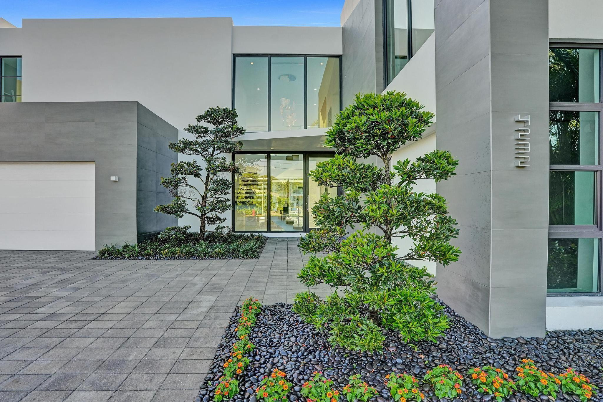 4232 E Tradewinds Ave