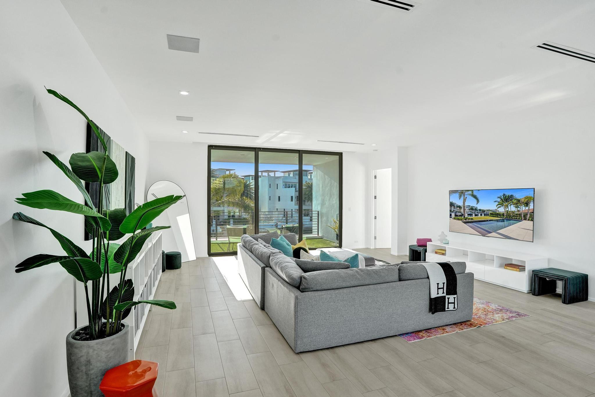 4232 E Tradewinds Ave