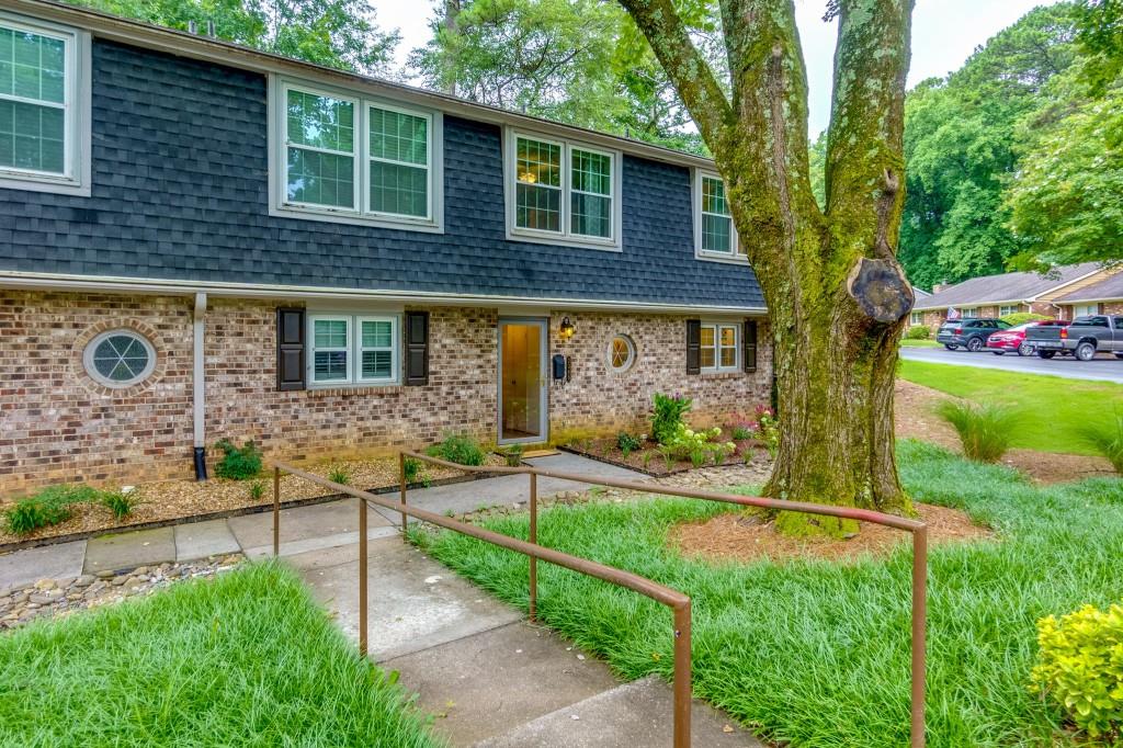 2345 Northlake Court NE