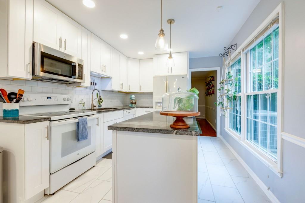 2345 Northlake Court NE