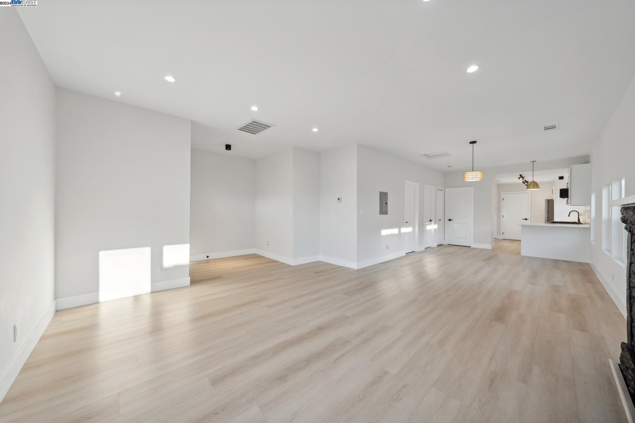 2938 Minna Ave