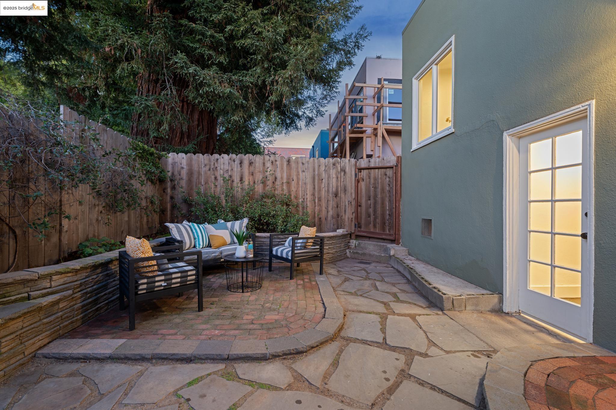 2745 Grande Vista Ave