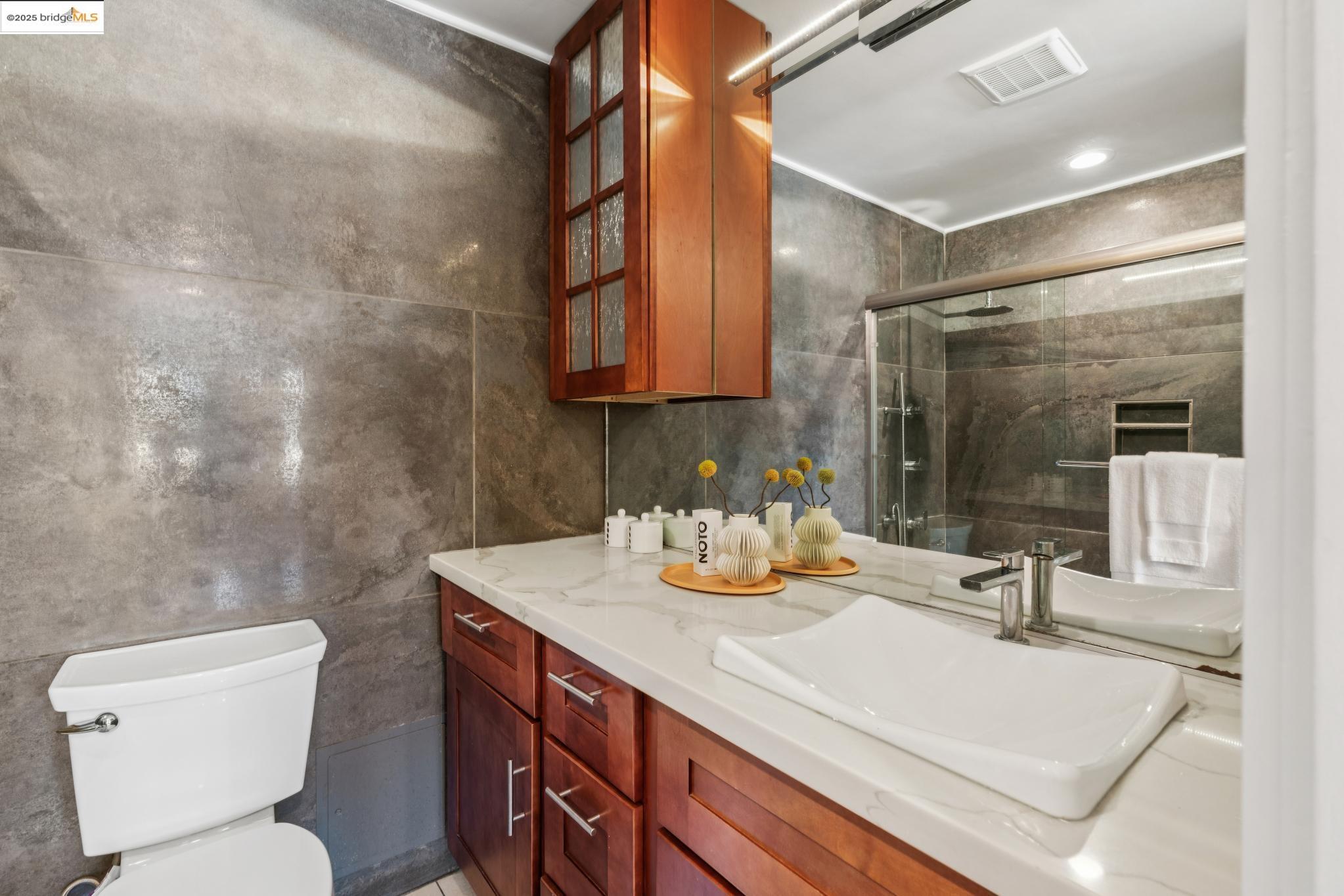 565 Bellevue Ave # 806