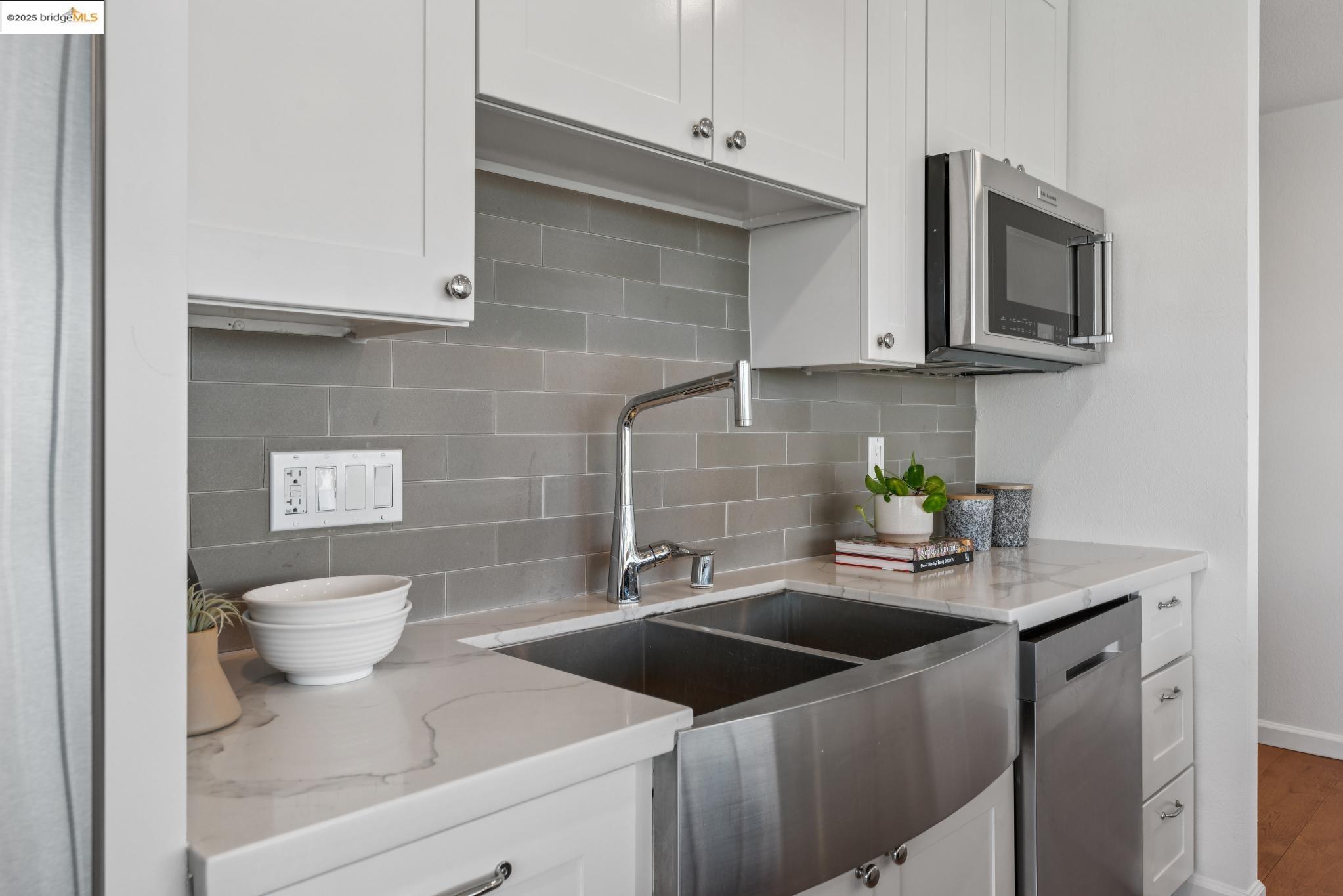 565 Bellevue Ave # 806