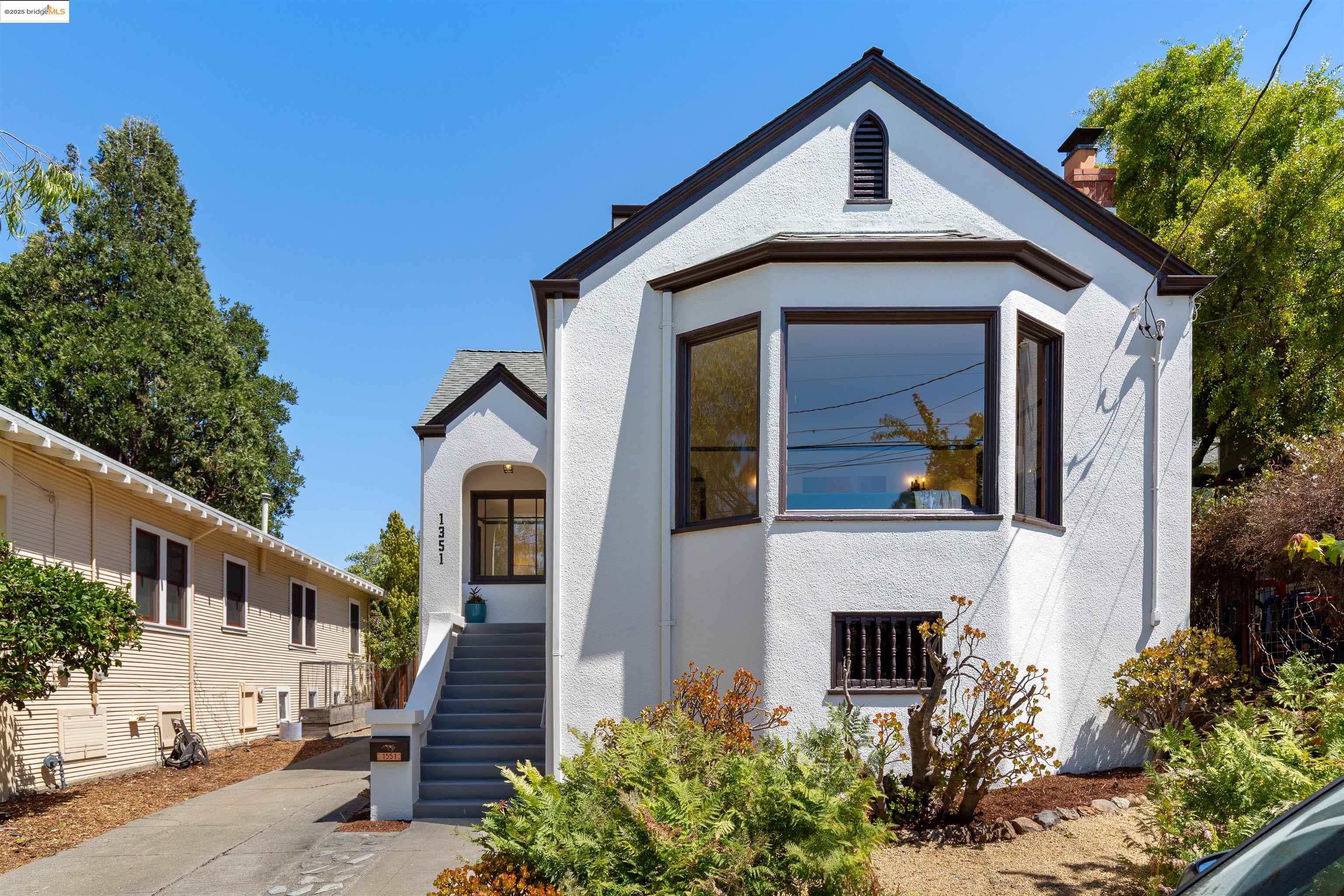 1351 Carlotta Ave