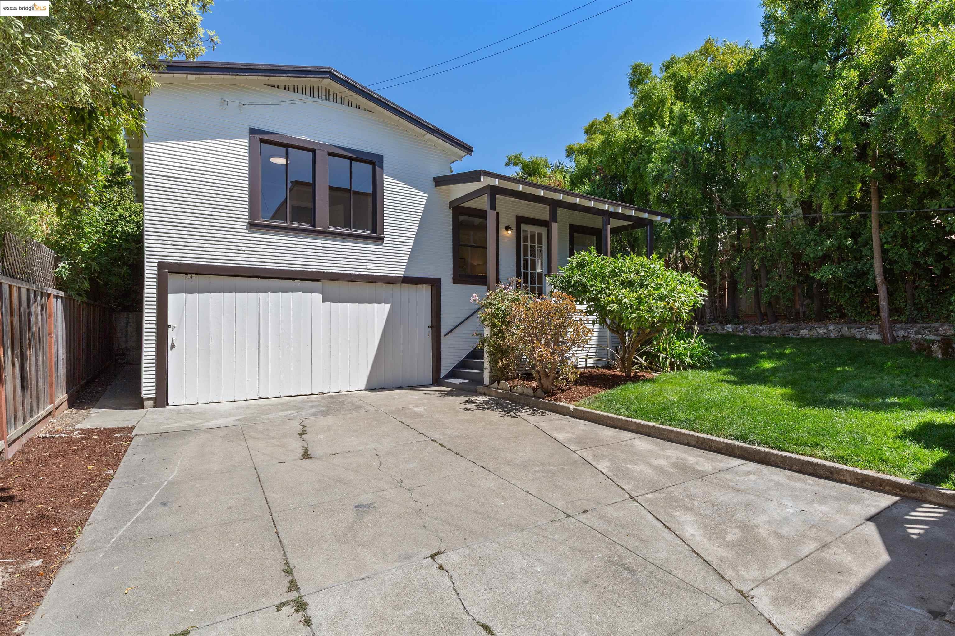 1351 Carlotta Ave