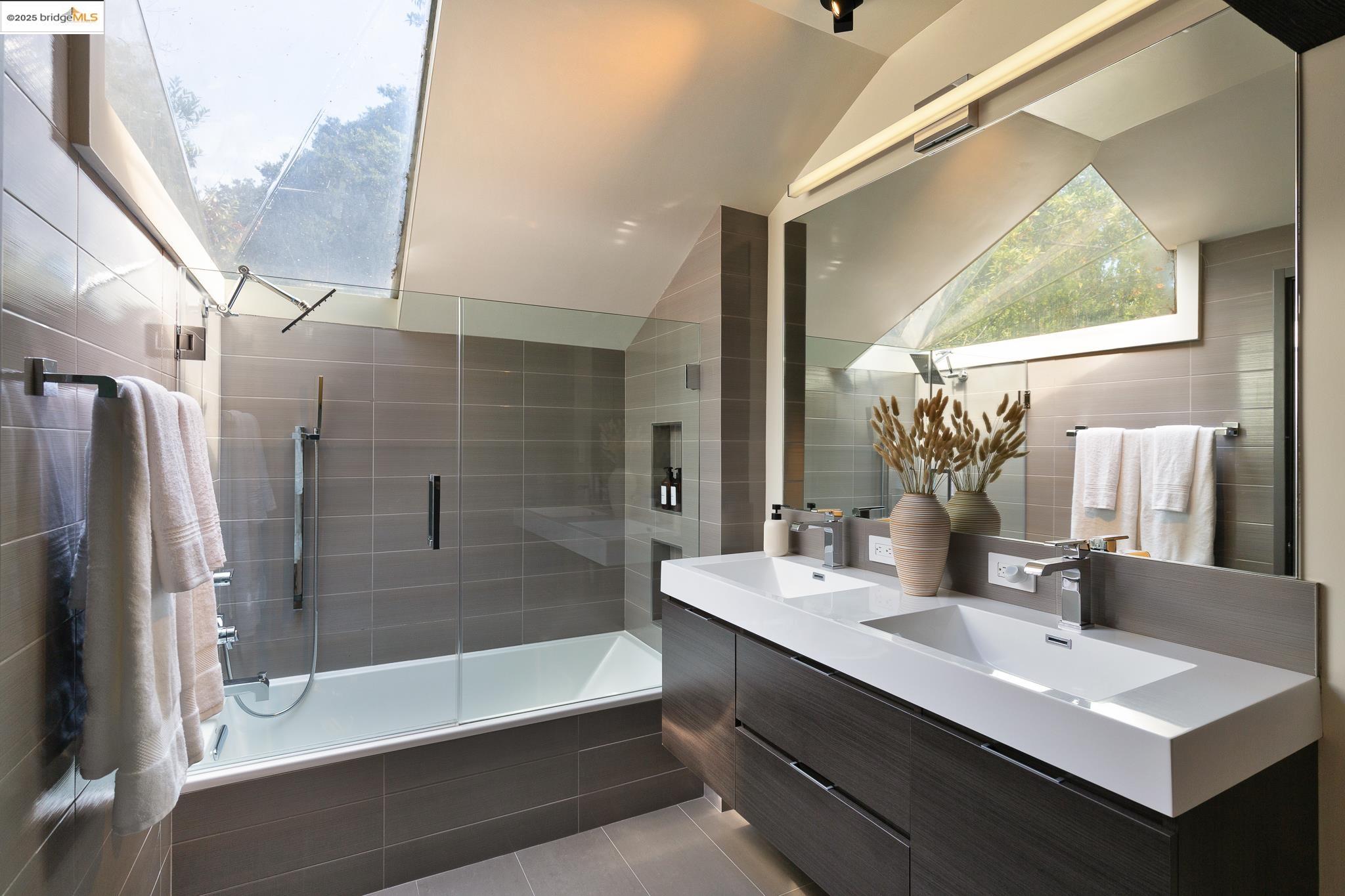 252 The Uplands, Berkeley