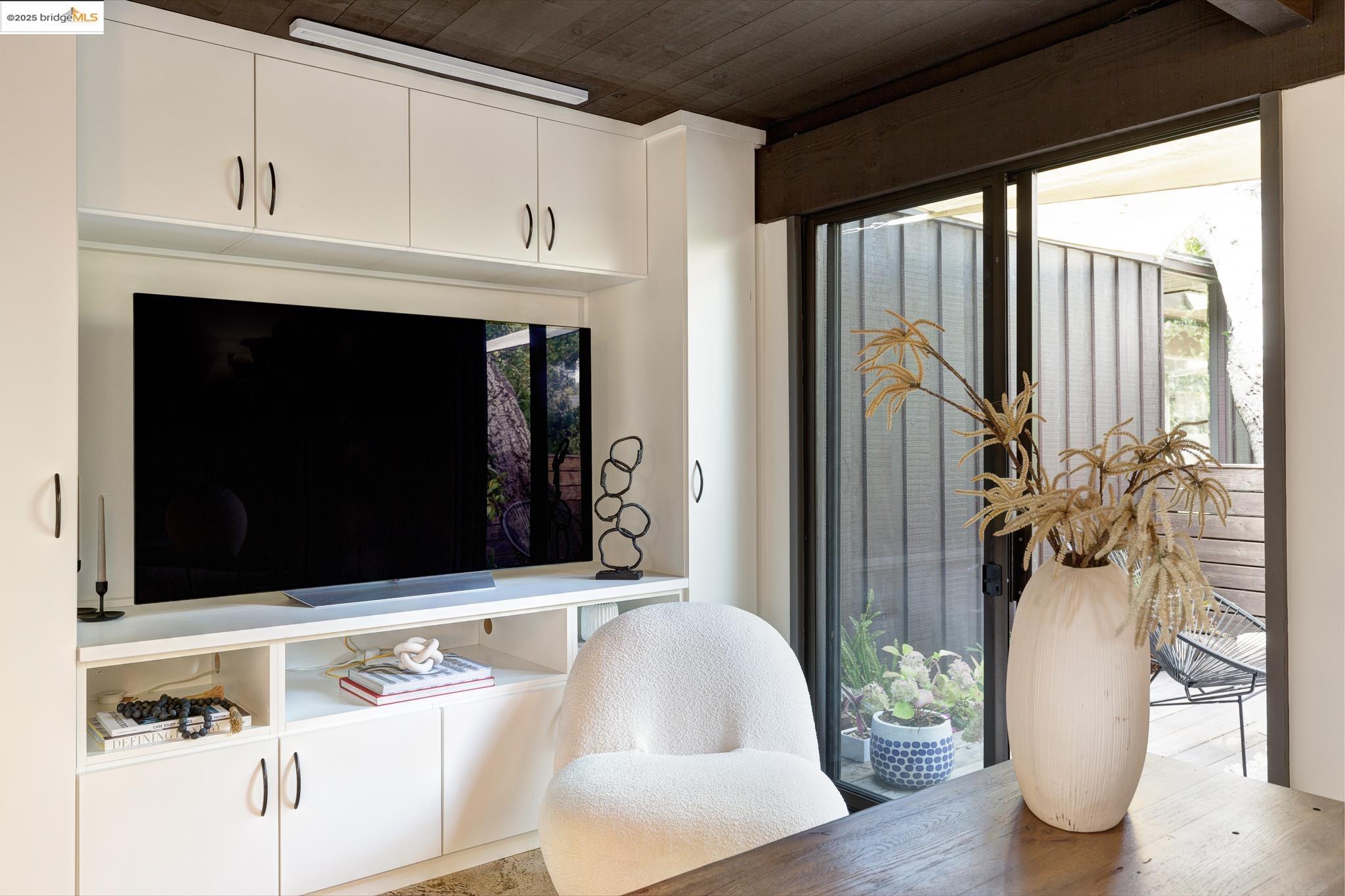 252 The Uplands, Berkeley