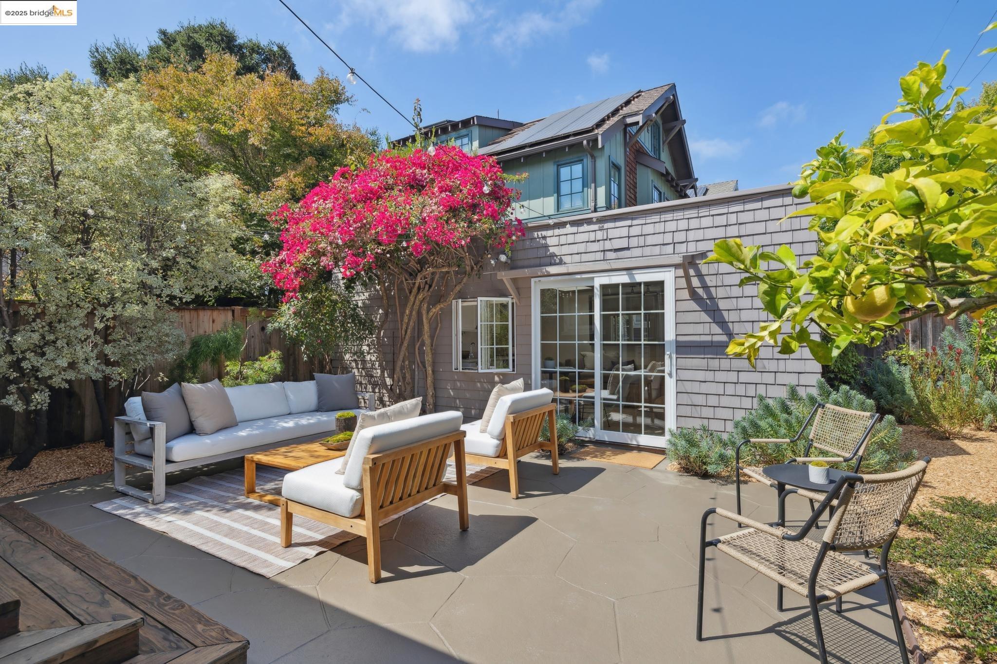 6060 Harwood Avenue, Oakland