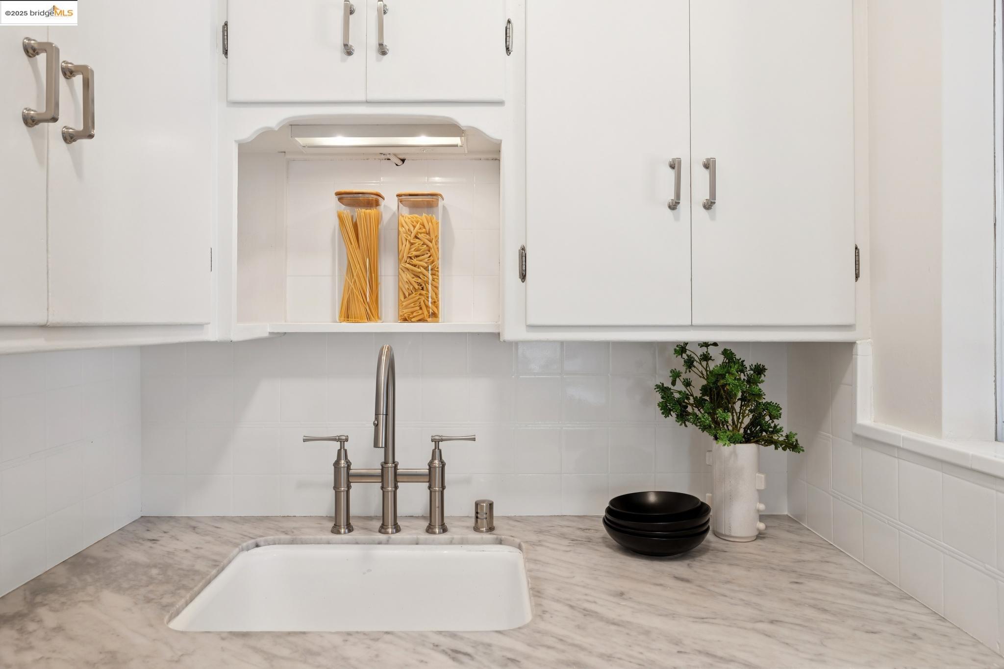 6060 Harwood Avenue, Oakland