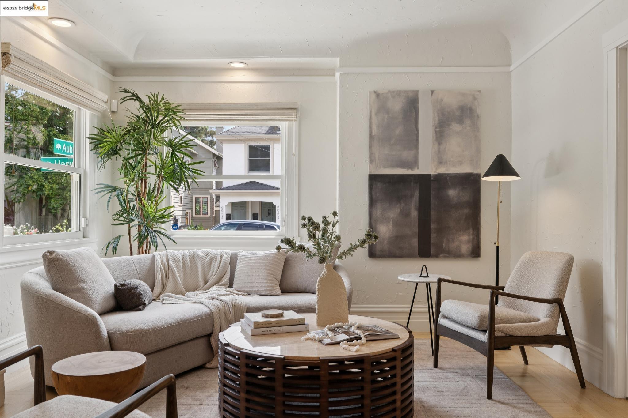 6060 Harwood Avenue, Oakland