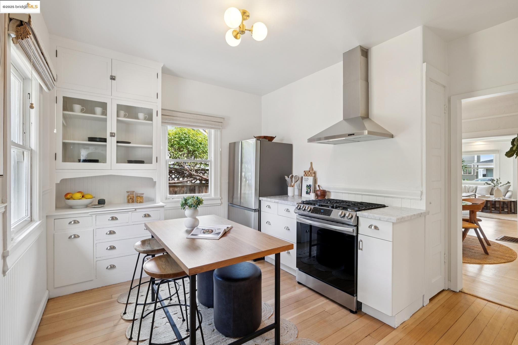 6060 Harwood Avenue, Oakland