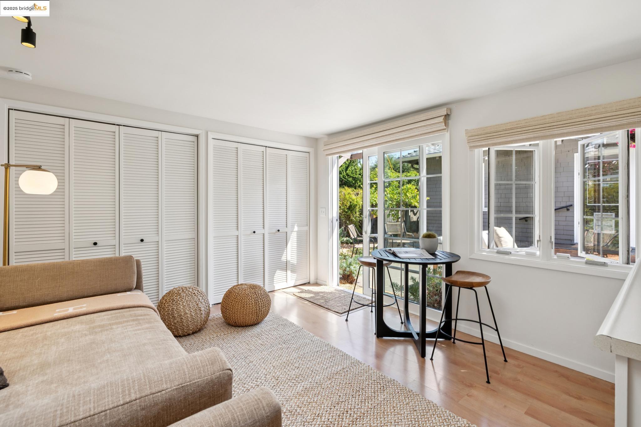 6060 Harwood Avenue, Oakland