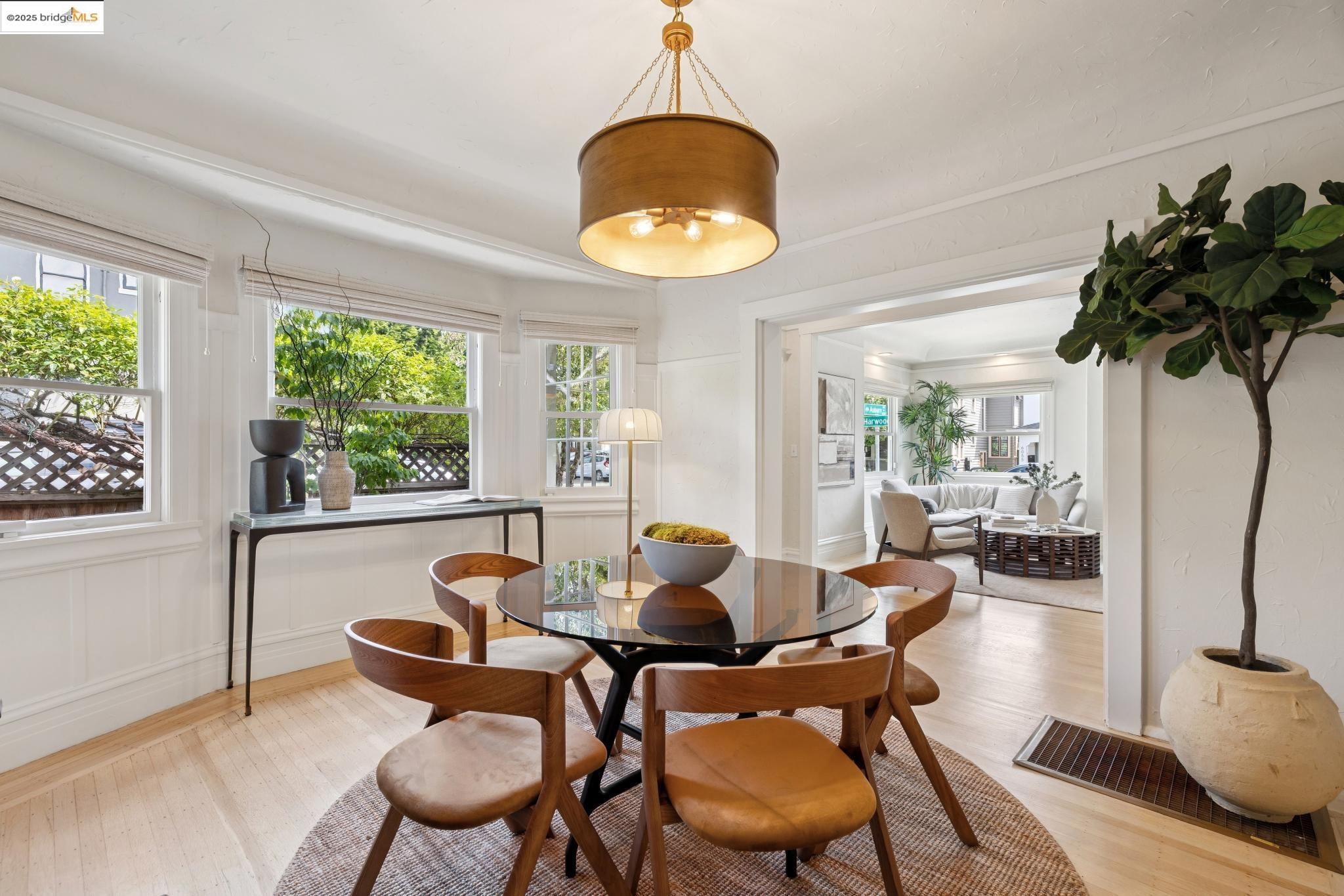 6060 Harwood Avenue, Oakland