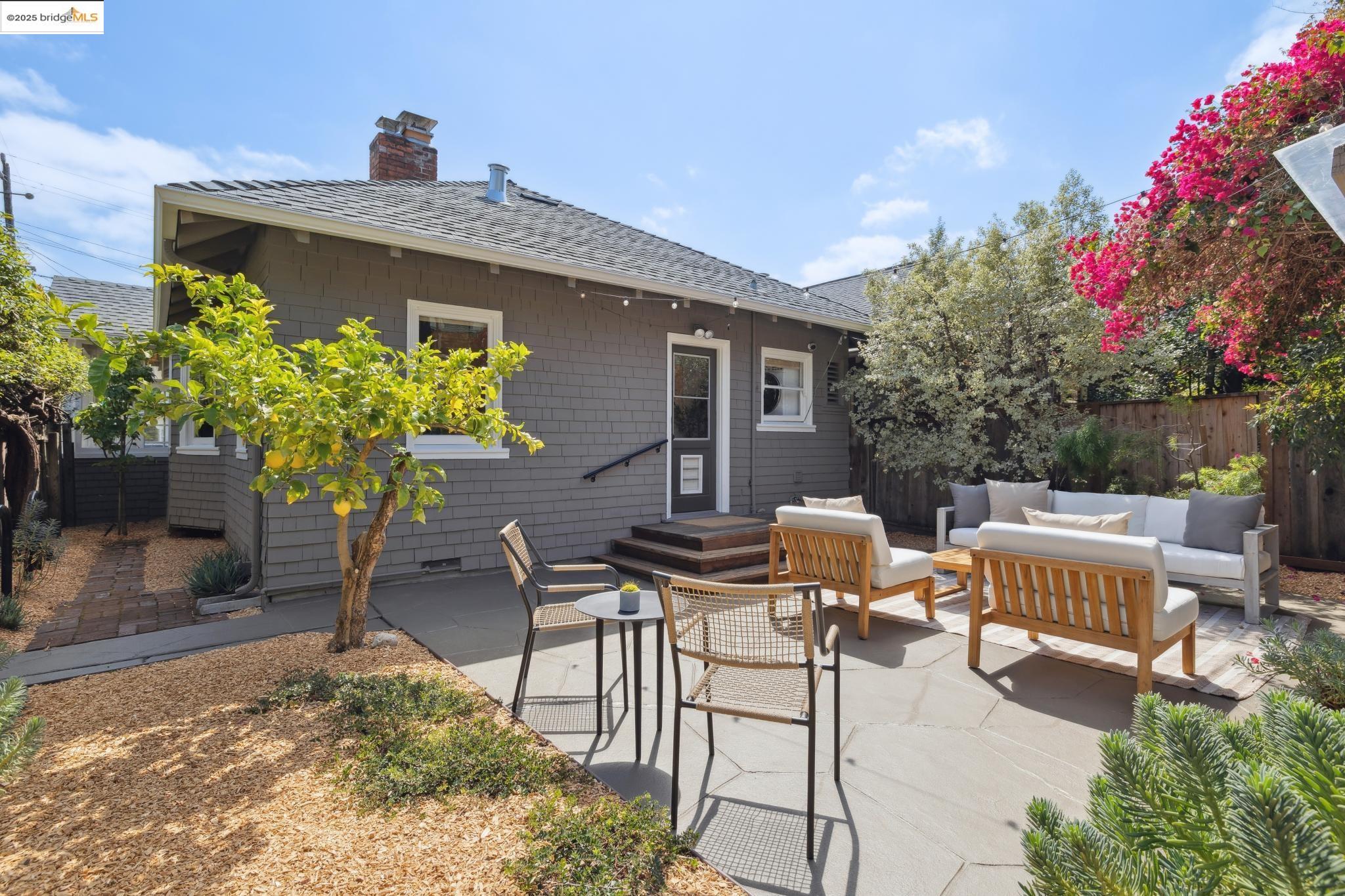 6060 Harwood Avenue, Oakland