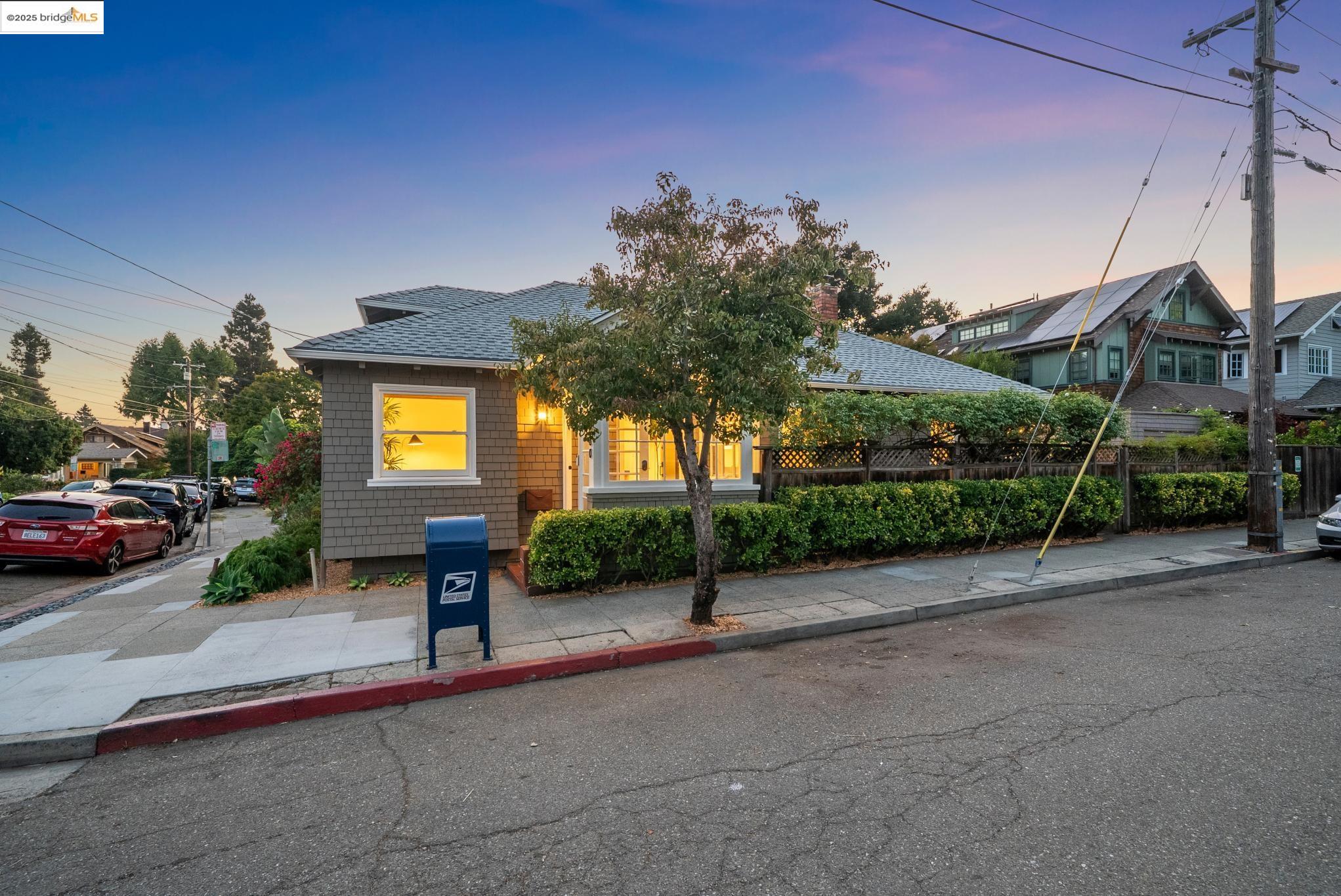 6060 Harwood Avenue, Oakland