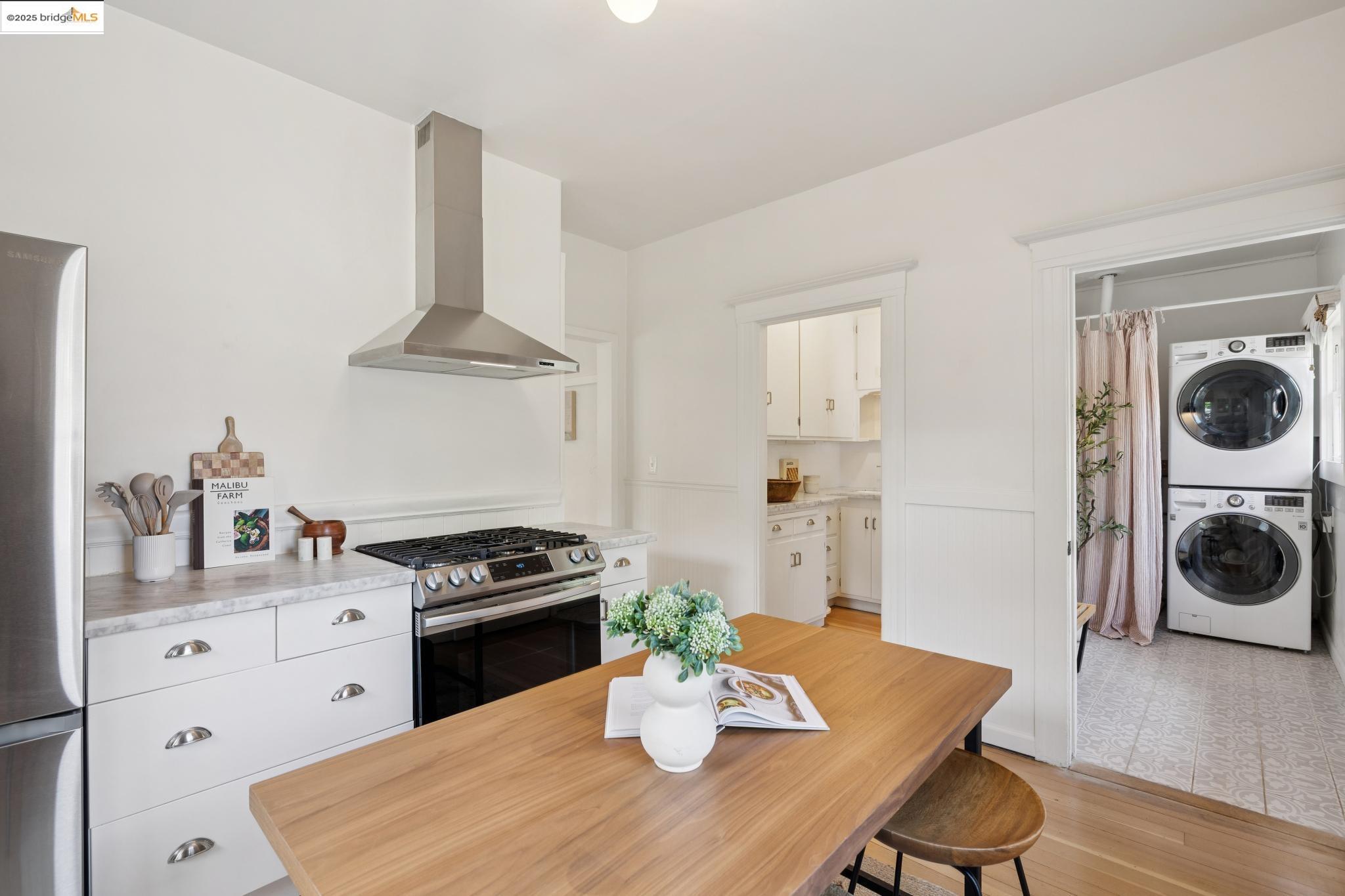 6060 Harwood Avenue, Oakland