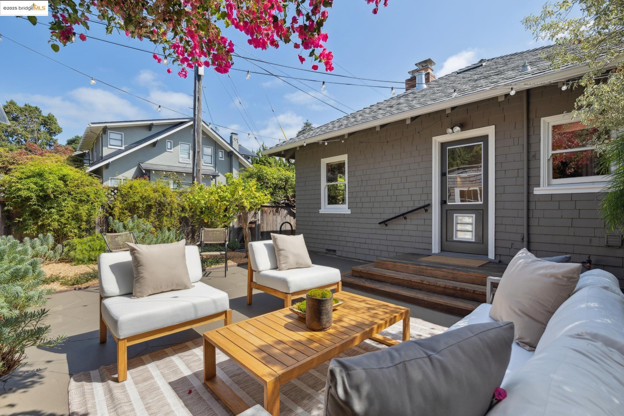 6060 Harwood Avenue, Oakland