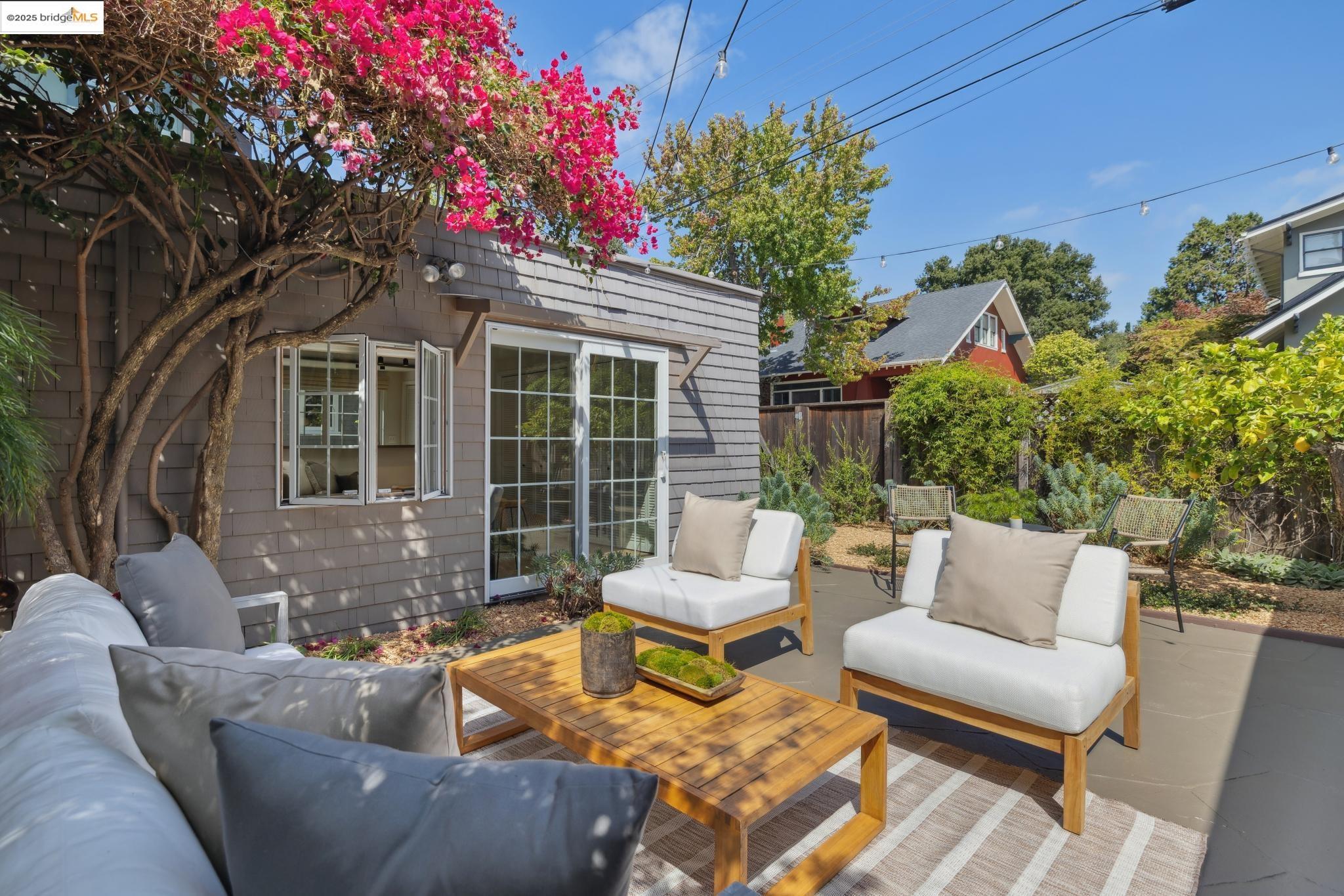 6060 Harwood Avenue, Oakland