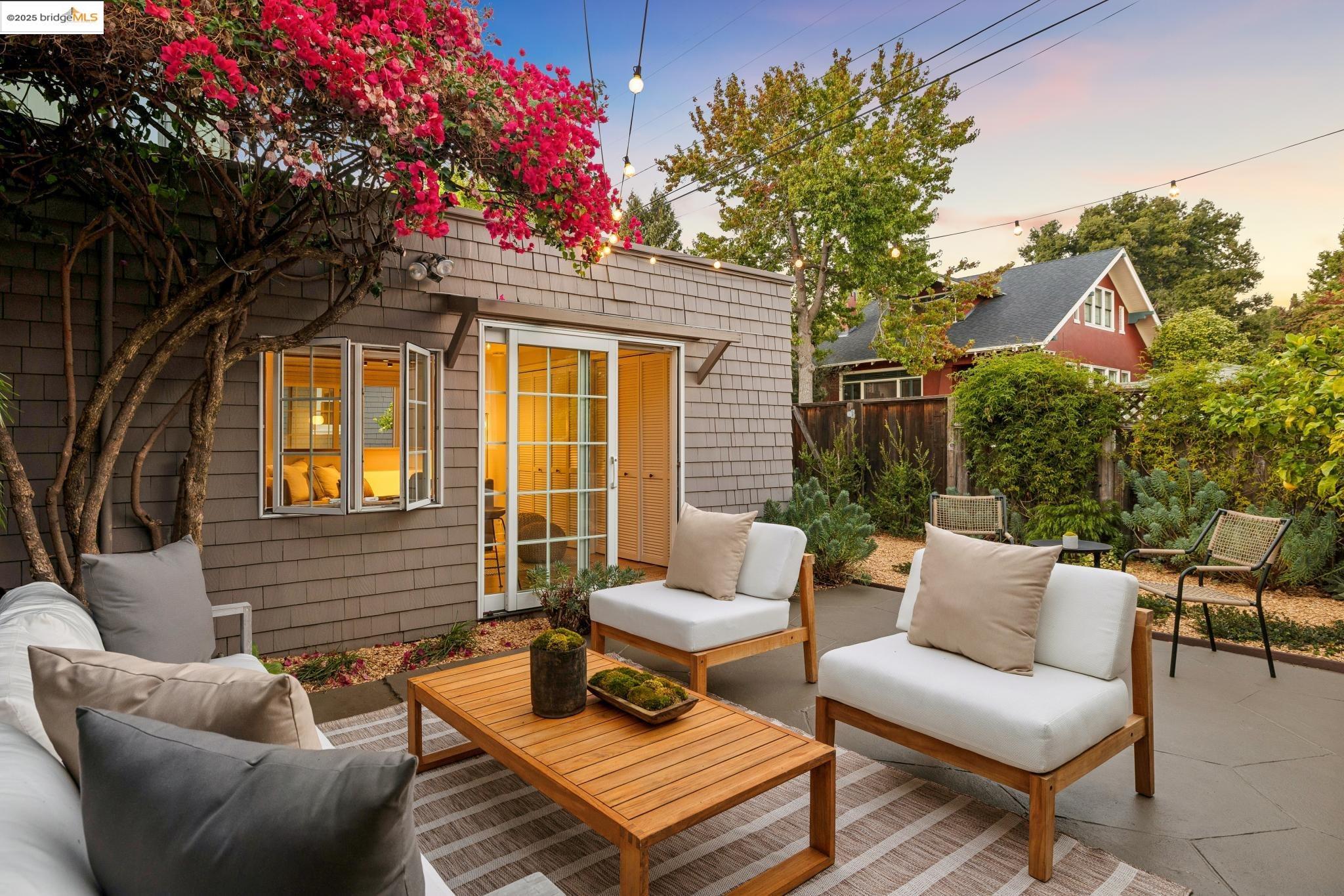 6060 Harwood Avenue, Oakland