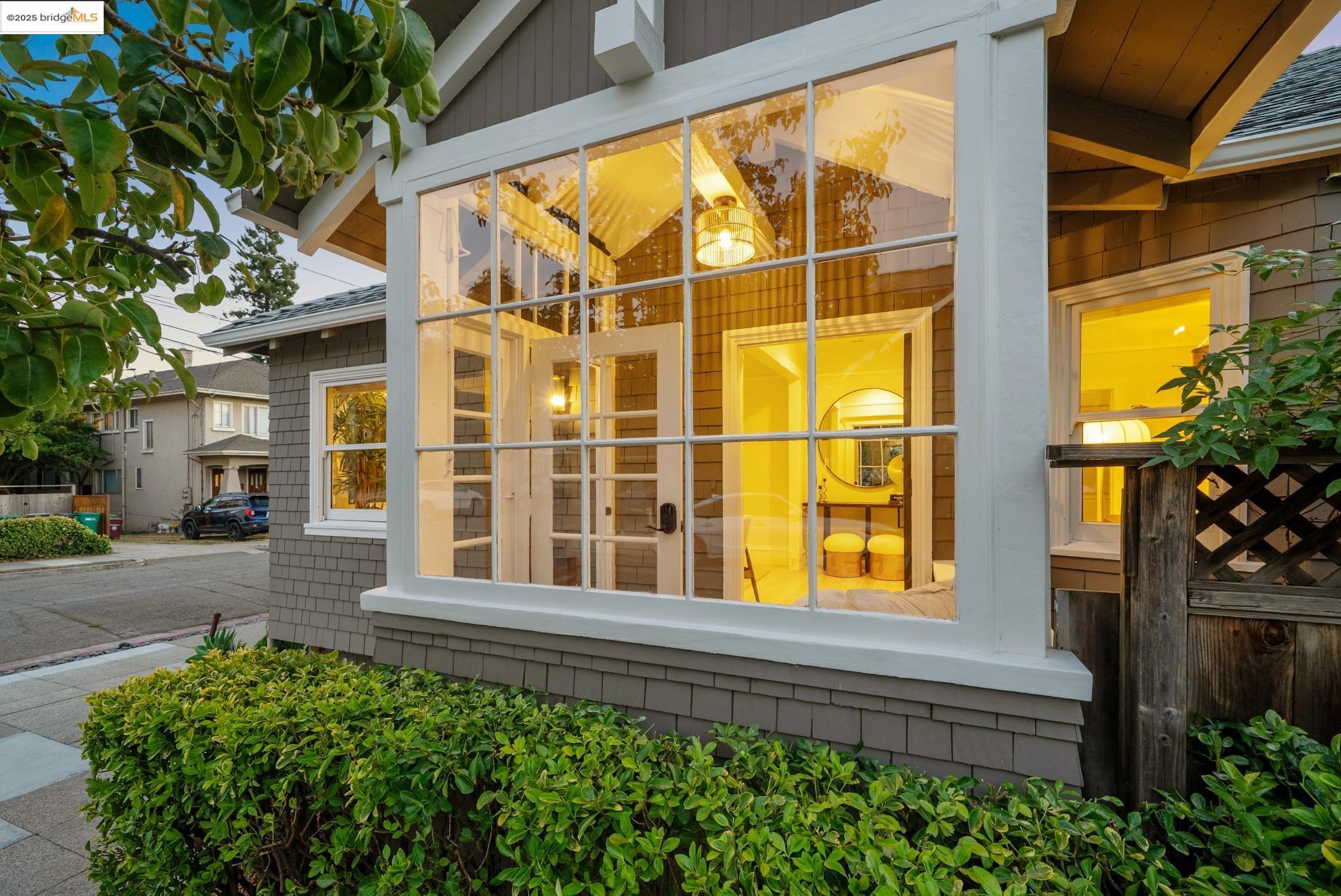 6060 Harwood Avenue, Oakland