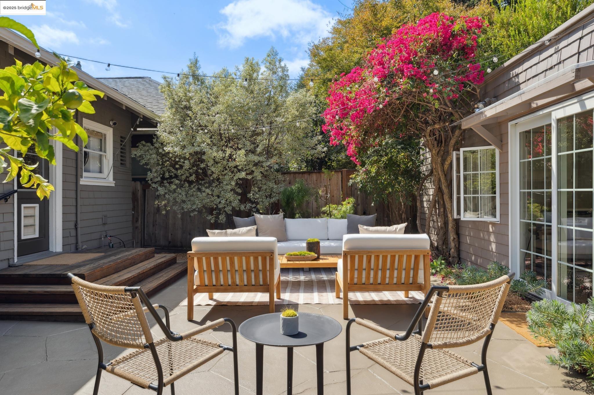 6060 Harwood Avenue, Oakland