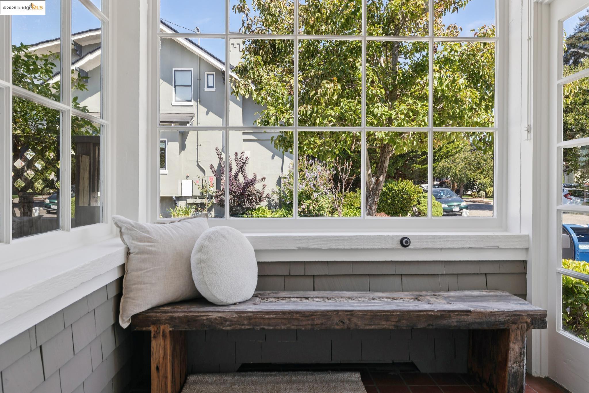 6060 Harwood Avenue, Oakland