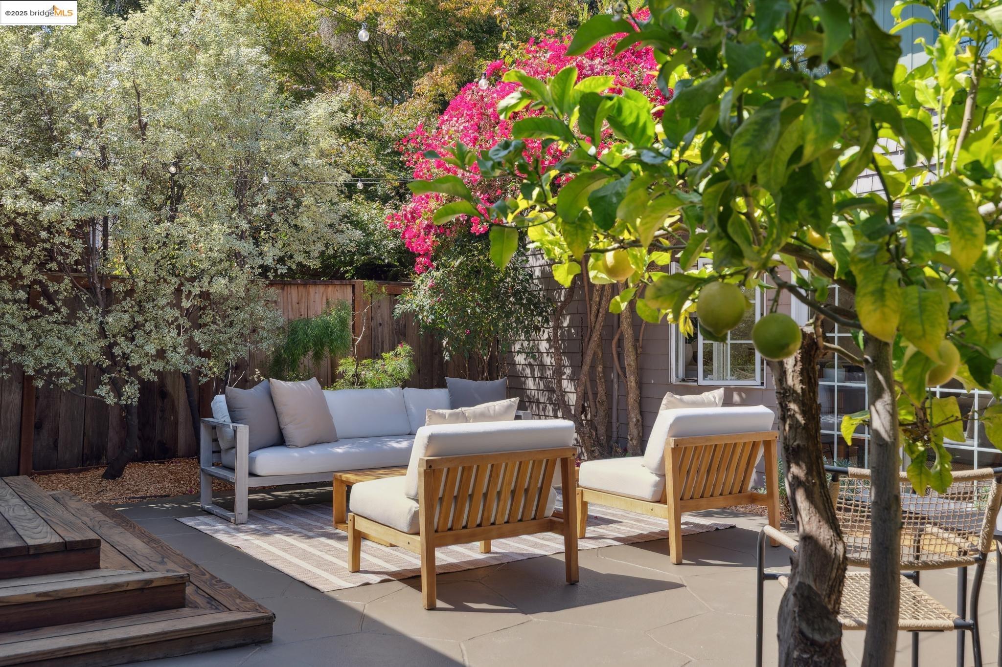 6060 Harwood Avenue, Oakland