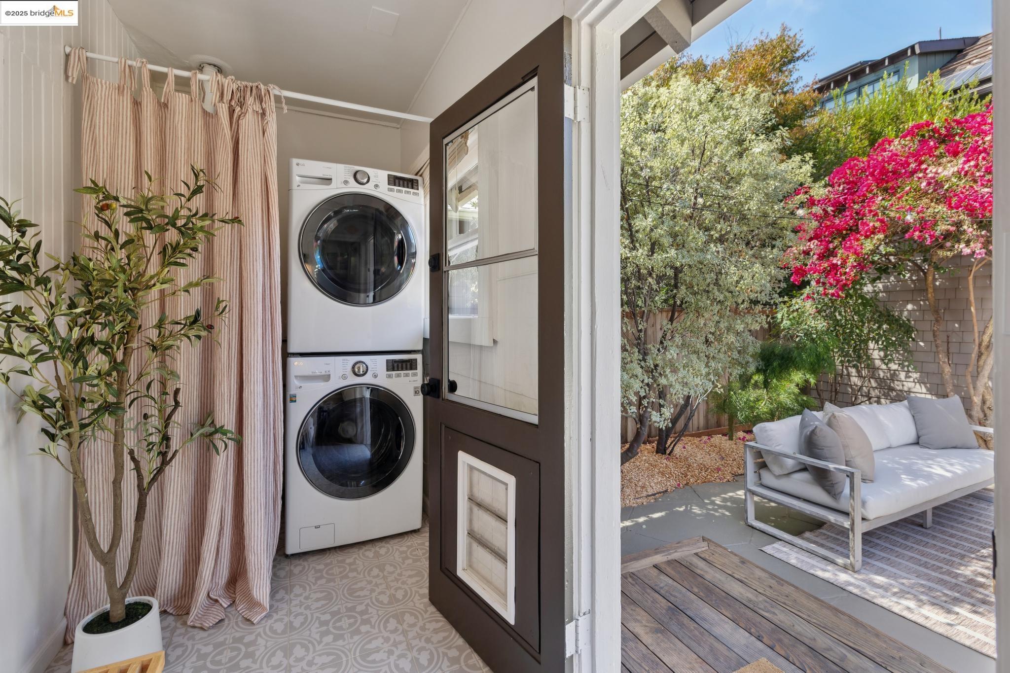 6060 Harwood Avenue, Oakland