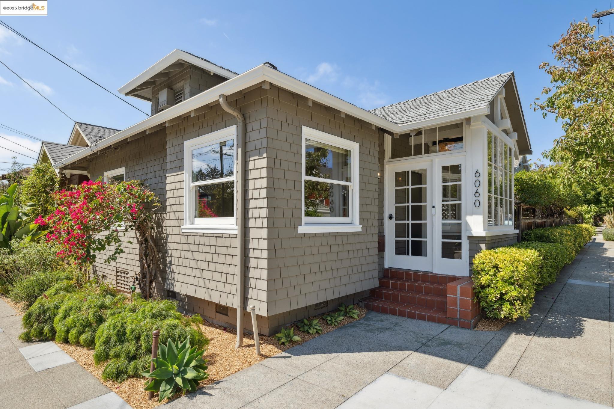 6060 Harwood Avenue, Oakland