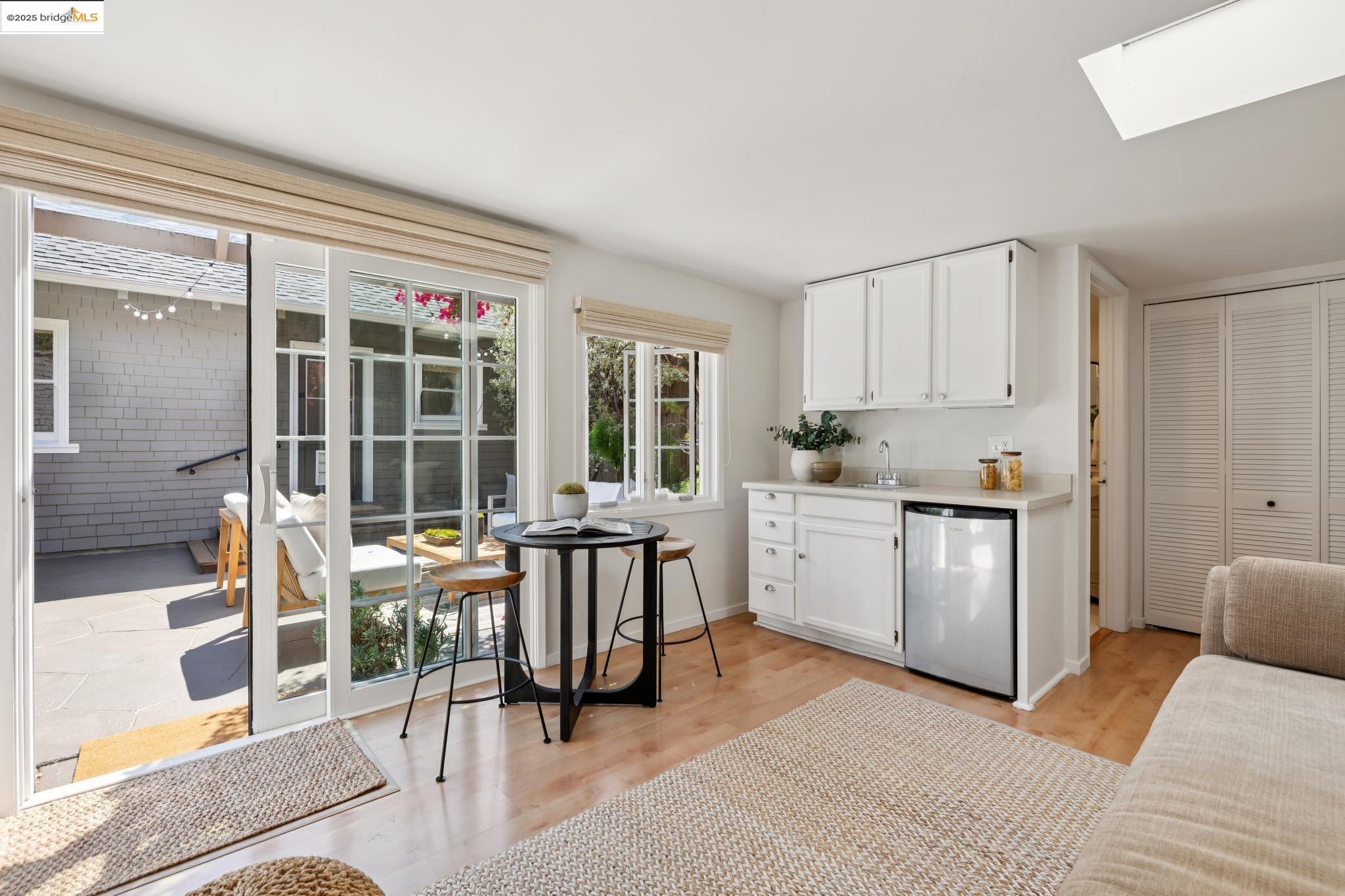 6060 Harwood Avenue, Oakland