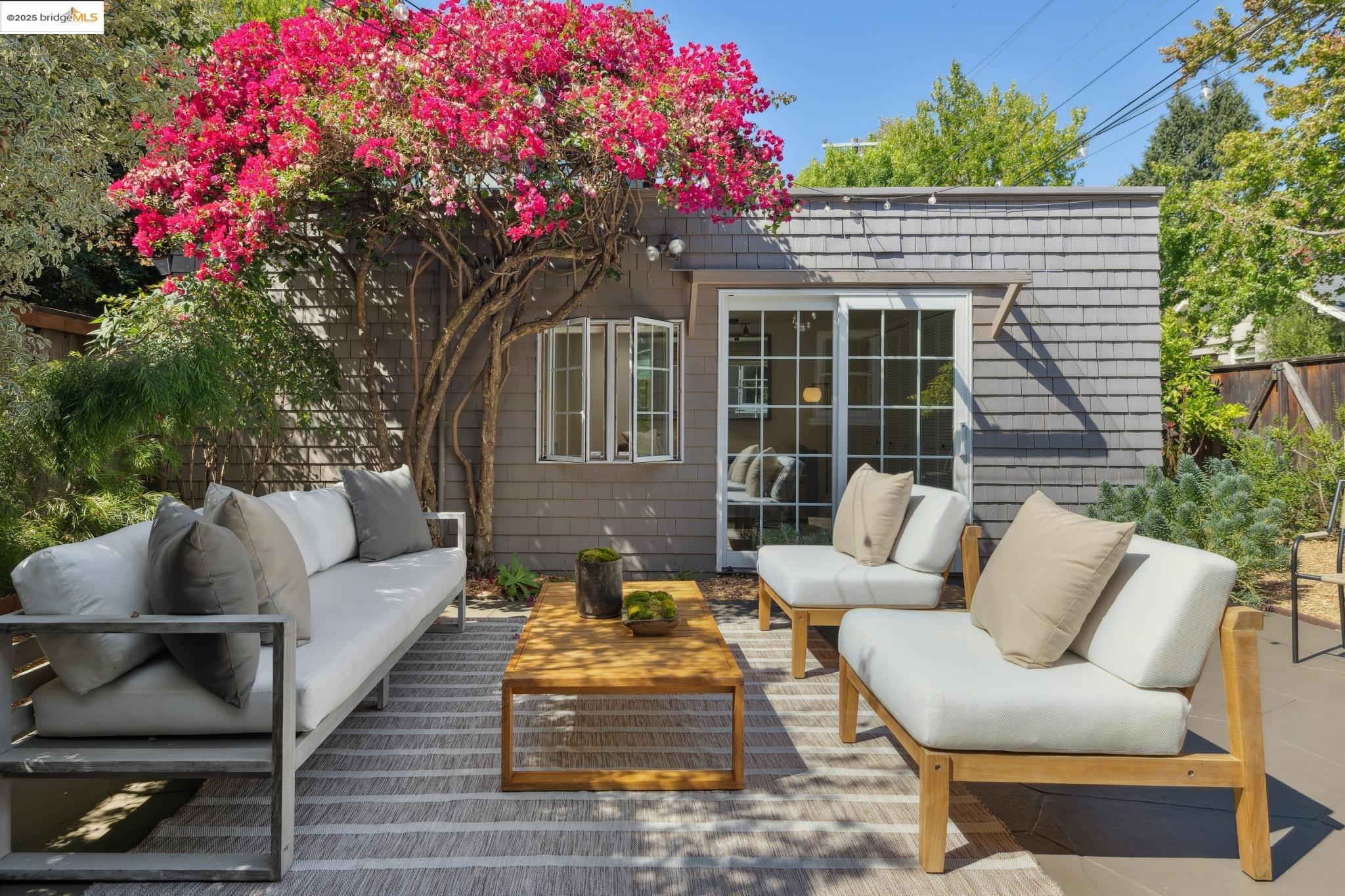 6060 Harwood Avenue, Oakland