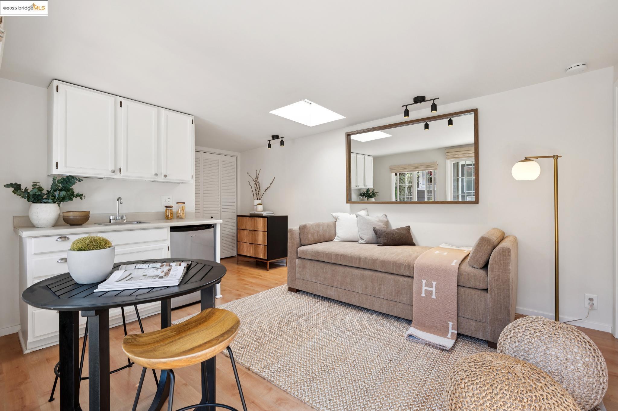 6060 Harwood Avenue, Oakland