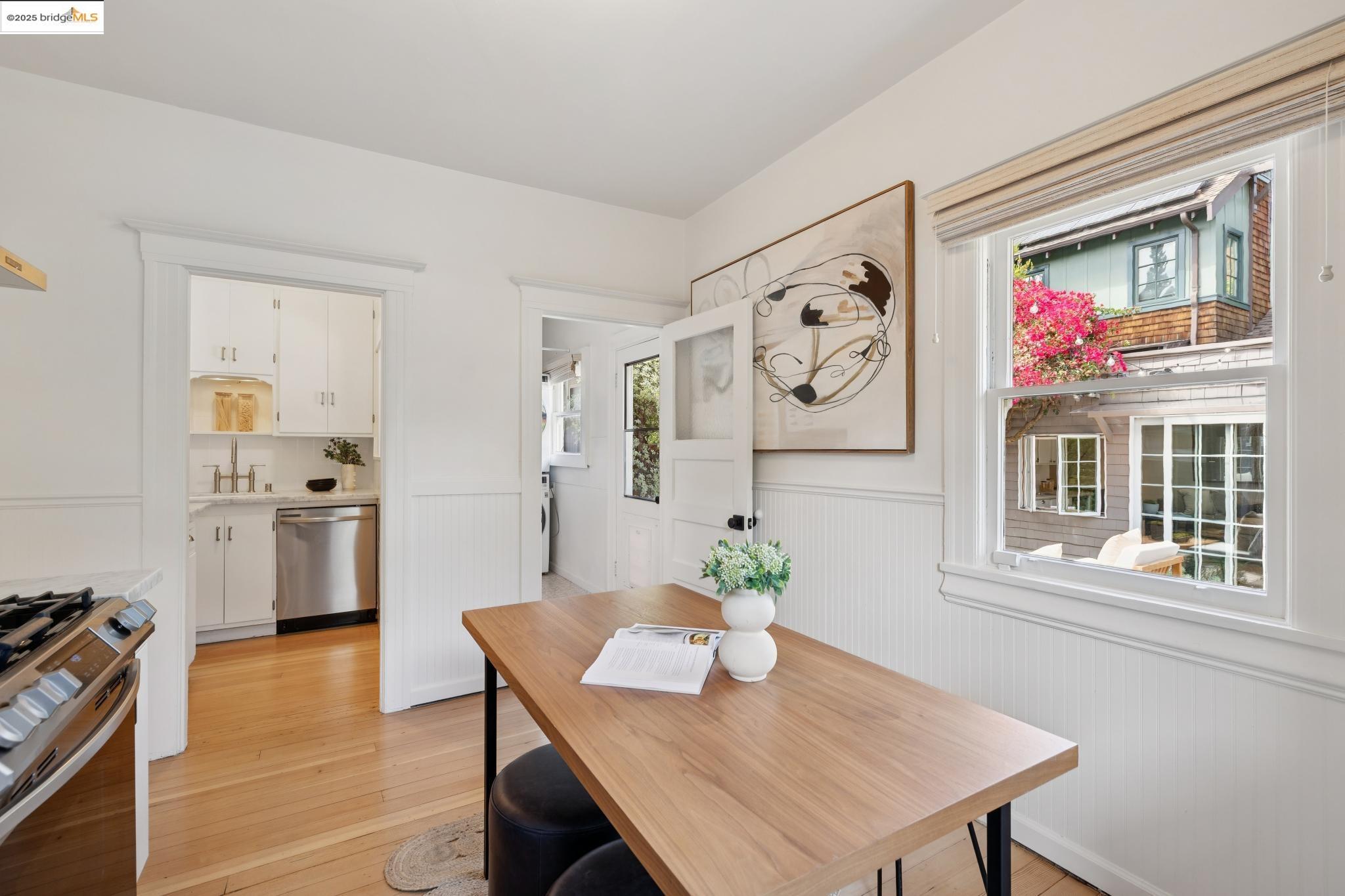 6060 Harwood Avenue, Oakland